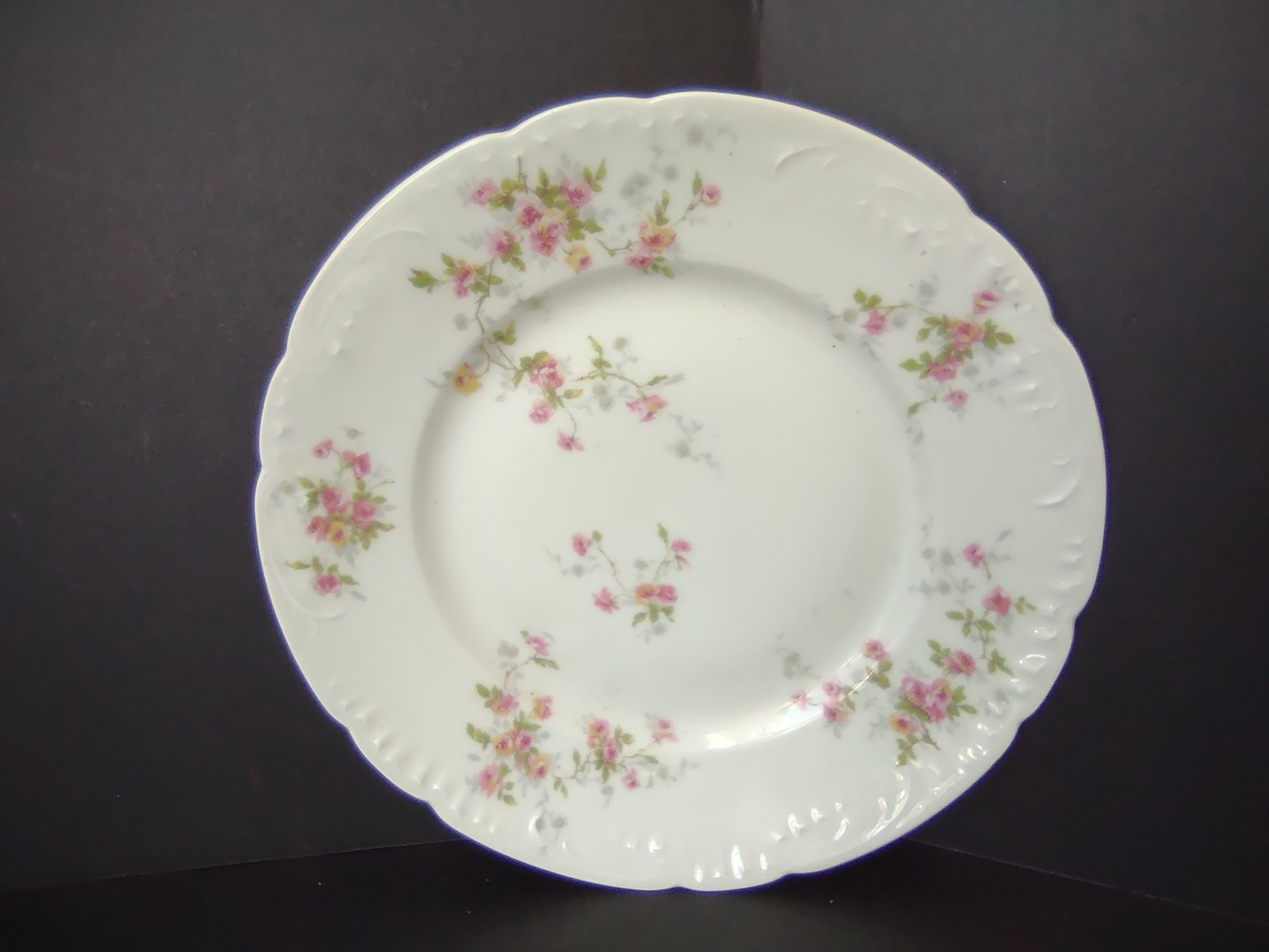 Haviland France Limoges French Cottage Shabby Chic Dinner Plate Roses (lot 1102)
