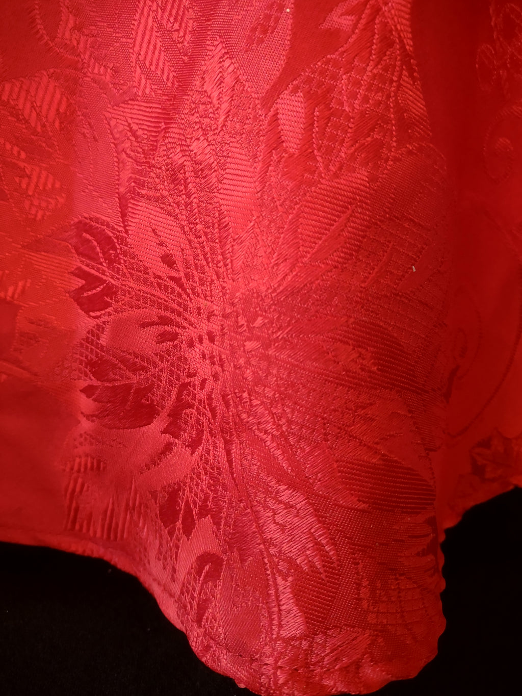 Vintage Christmas 2 Different Red Round Tablecloth Poinsettia Pattern (Lot 4689)