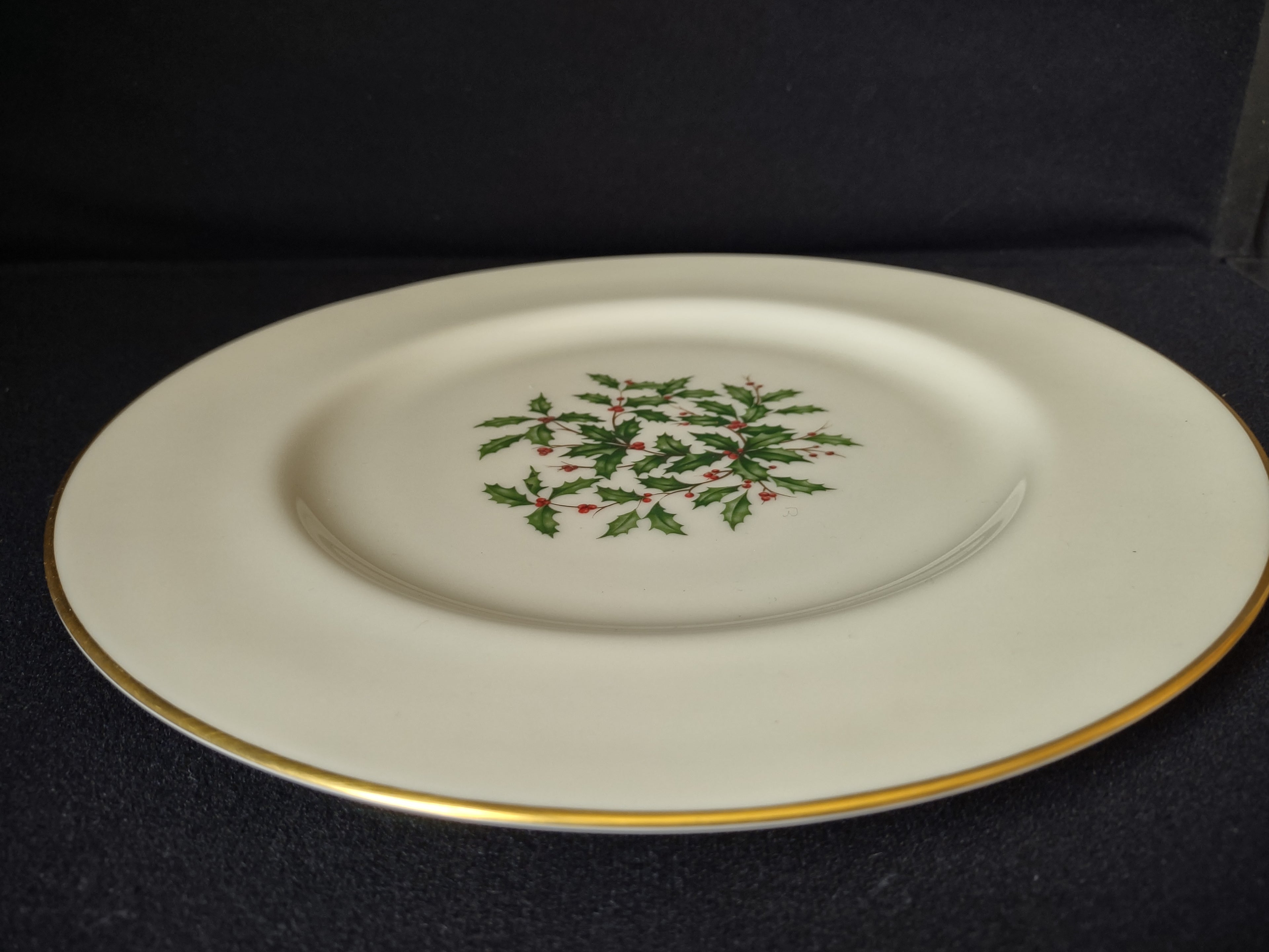 Vintage Lenox Special Holly Design Gold Trim Dinner Plate 10-1/2" (lot 1904)