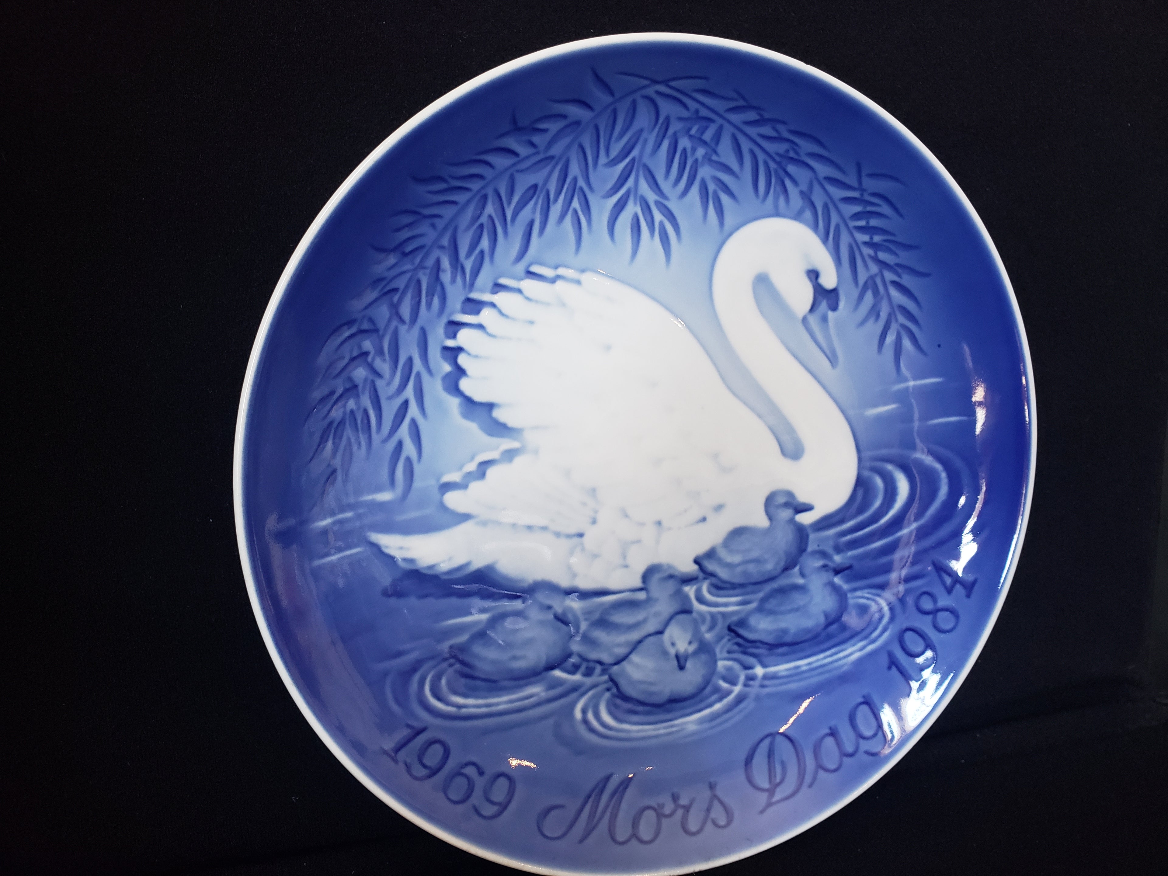 B & G Copenhagen Porcelain Wall Plate Mother's Day Swan Blue (lot 2197)
