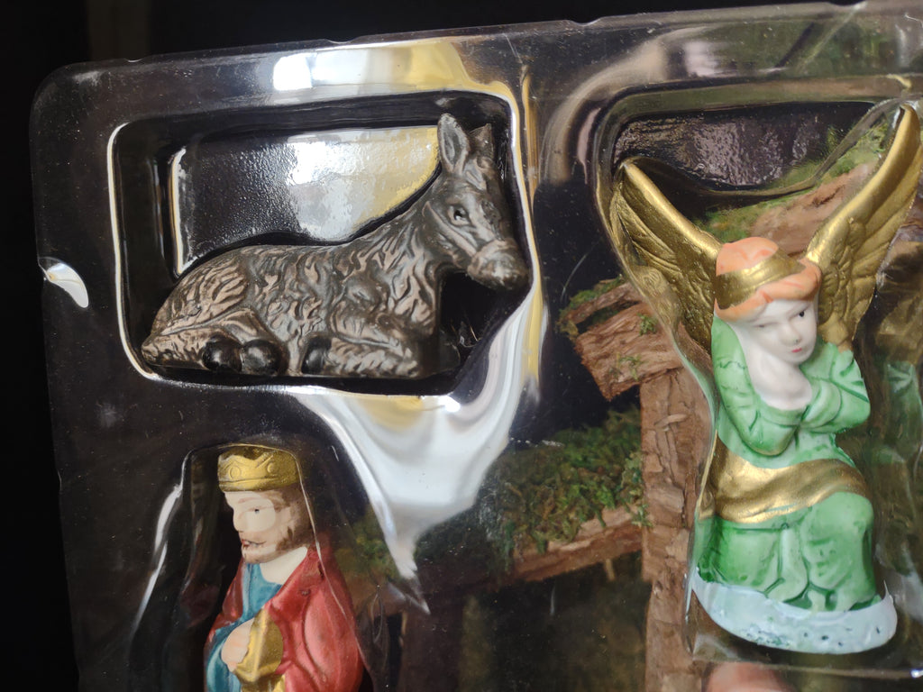 Christmas Porcelain Nativity Set 11 pc with Stable (lot 1587)