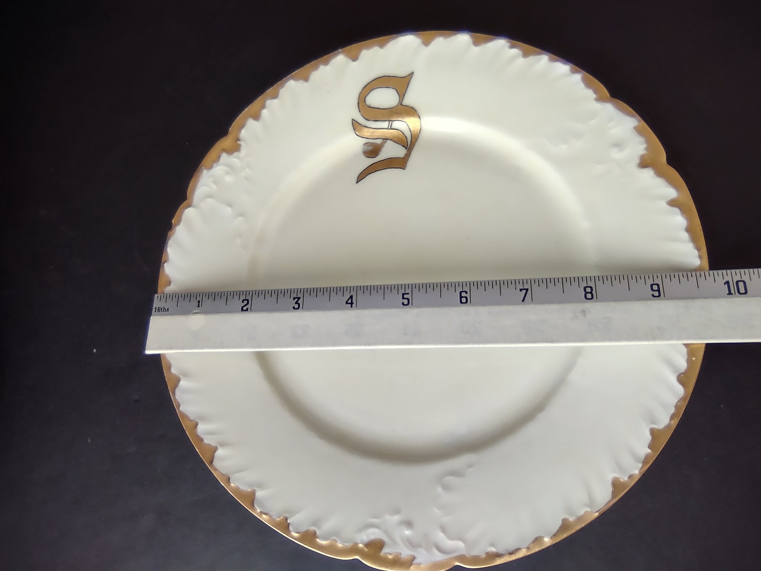 Wm. Guerin Limoges Dinner Plate Gold Trim French Chick Monogramm S (lot 986)