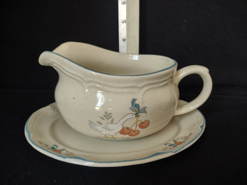 Vintage Marmalade Gravy Boat Geese Duck Cherry Ribbon (lot 2844c)