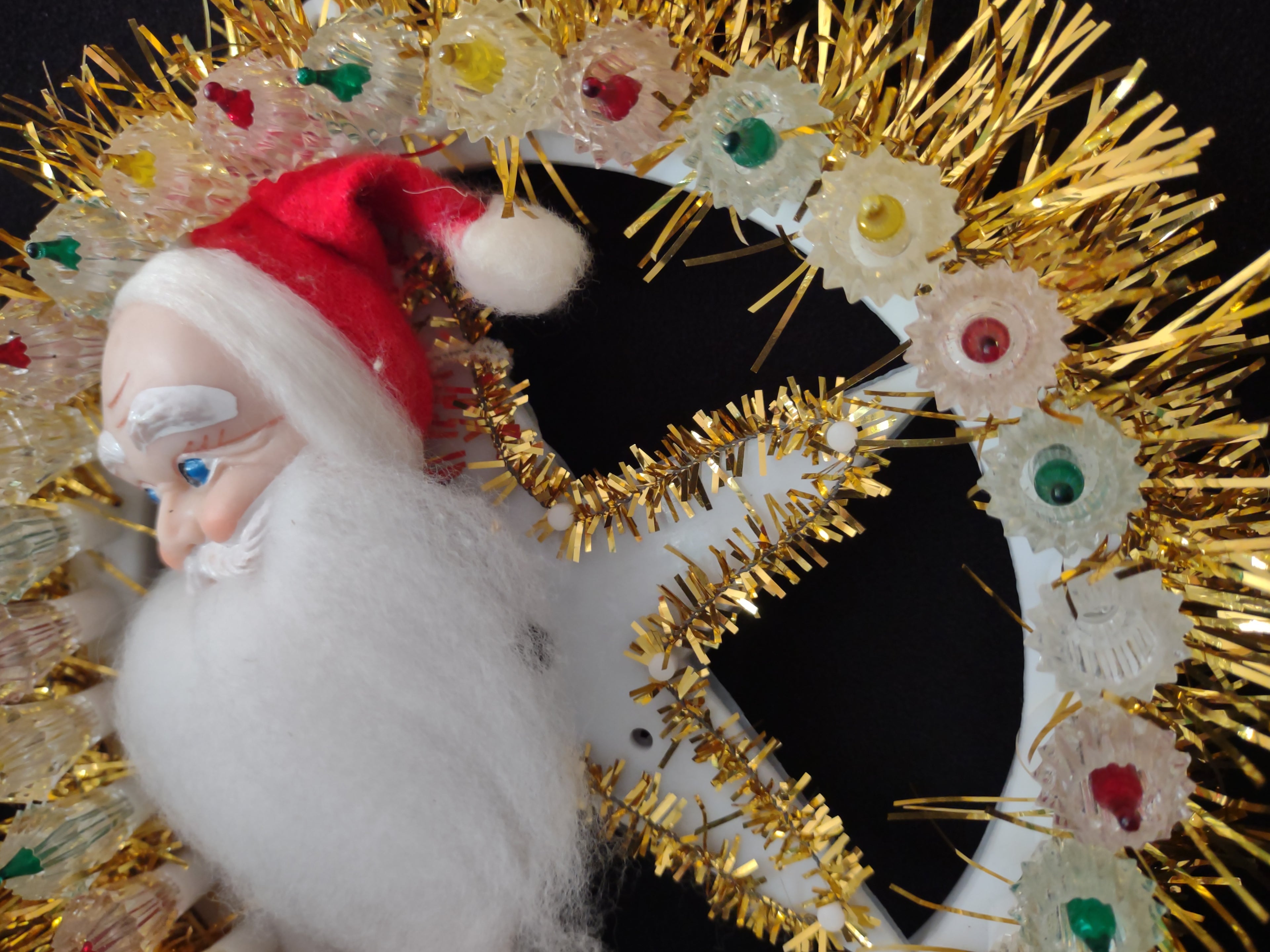 Vintage Christmas Rotating Lite Santa Plaque 30 Rotating Lights 7" (lot 3232)