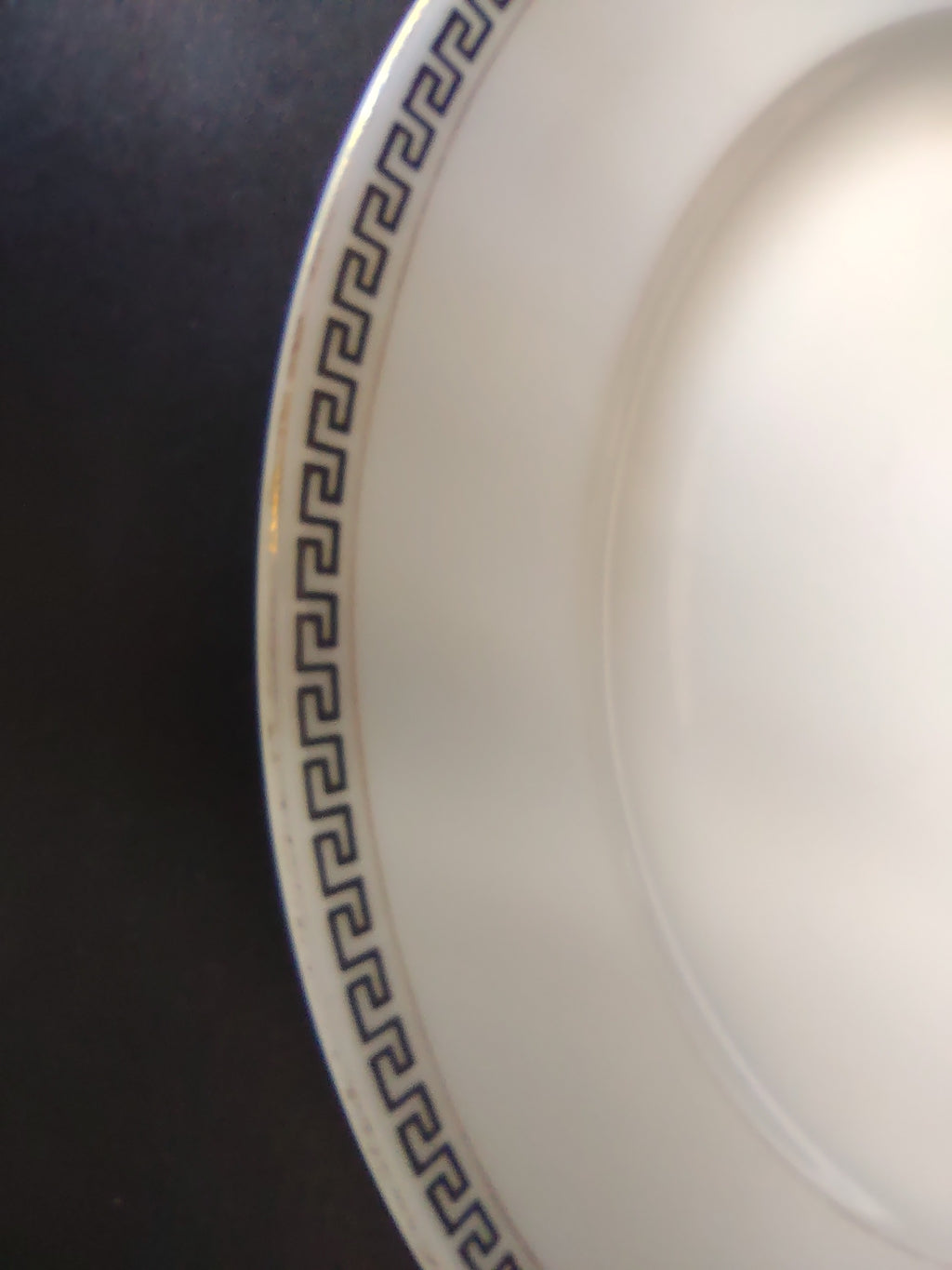 T & V Limoges France Dinner Plate Gold Black Decor (lot 1068)