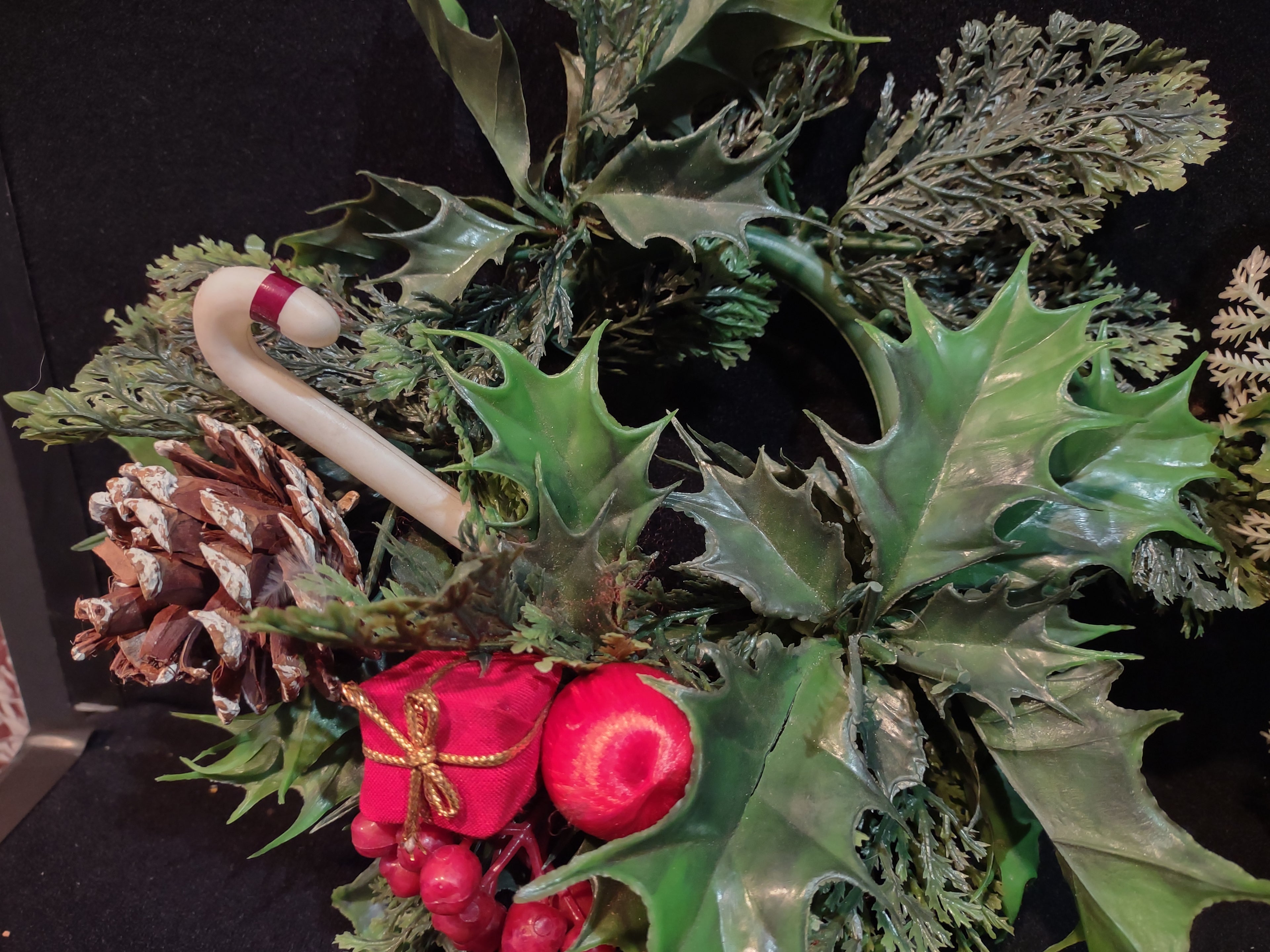 Vintage 2 Plastic Candle Rings Greenery Pine Cone Gifts Berries (Lot 4781)