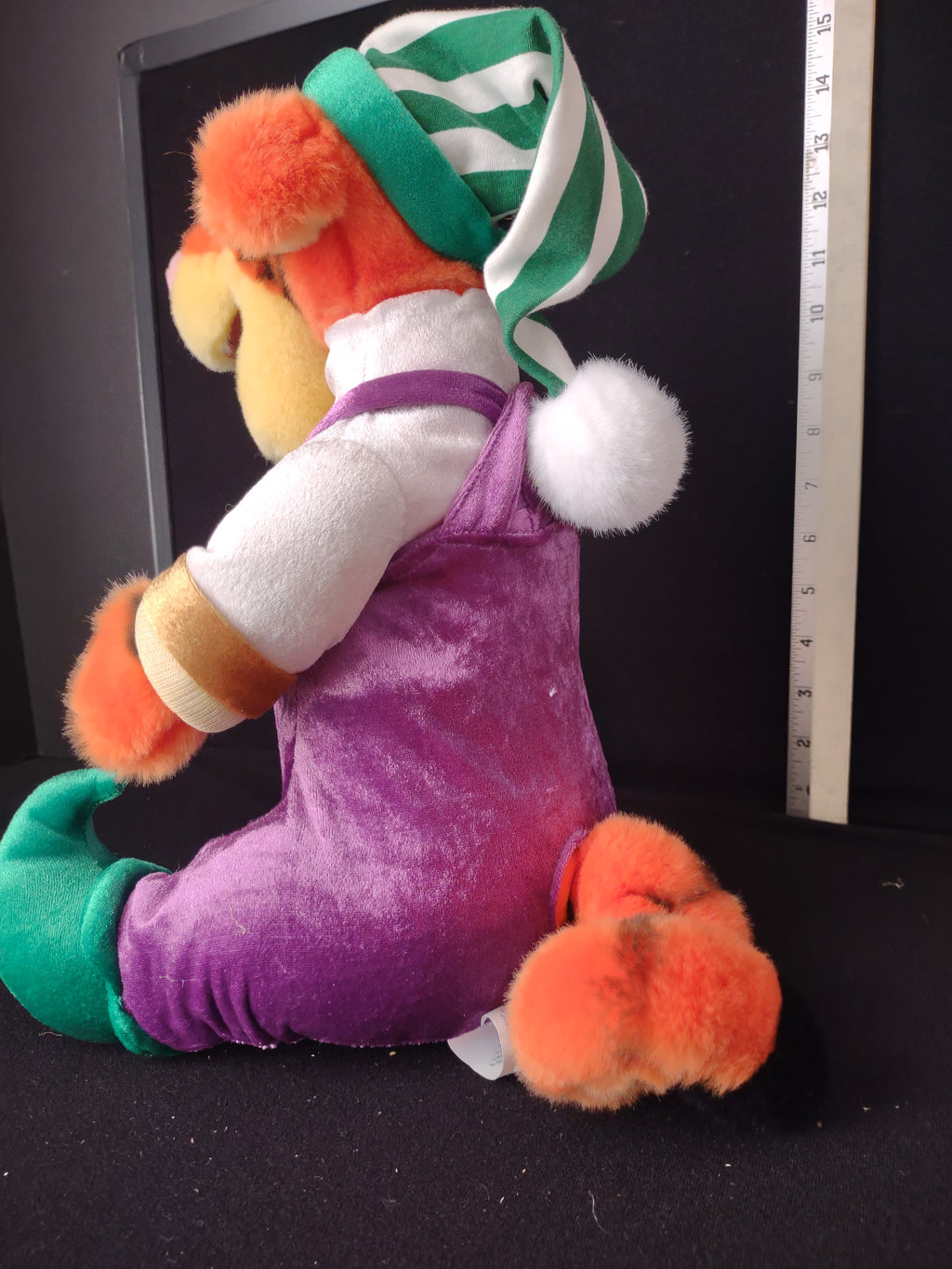 Christmas Disney Plush Stuffed Tigger Toy (lot 2361)