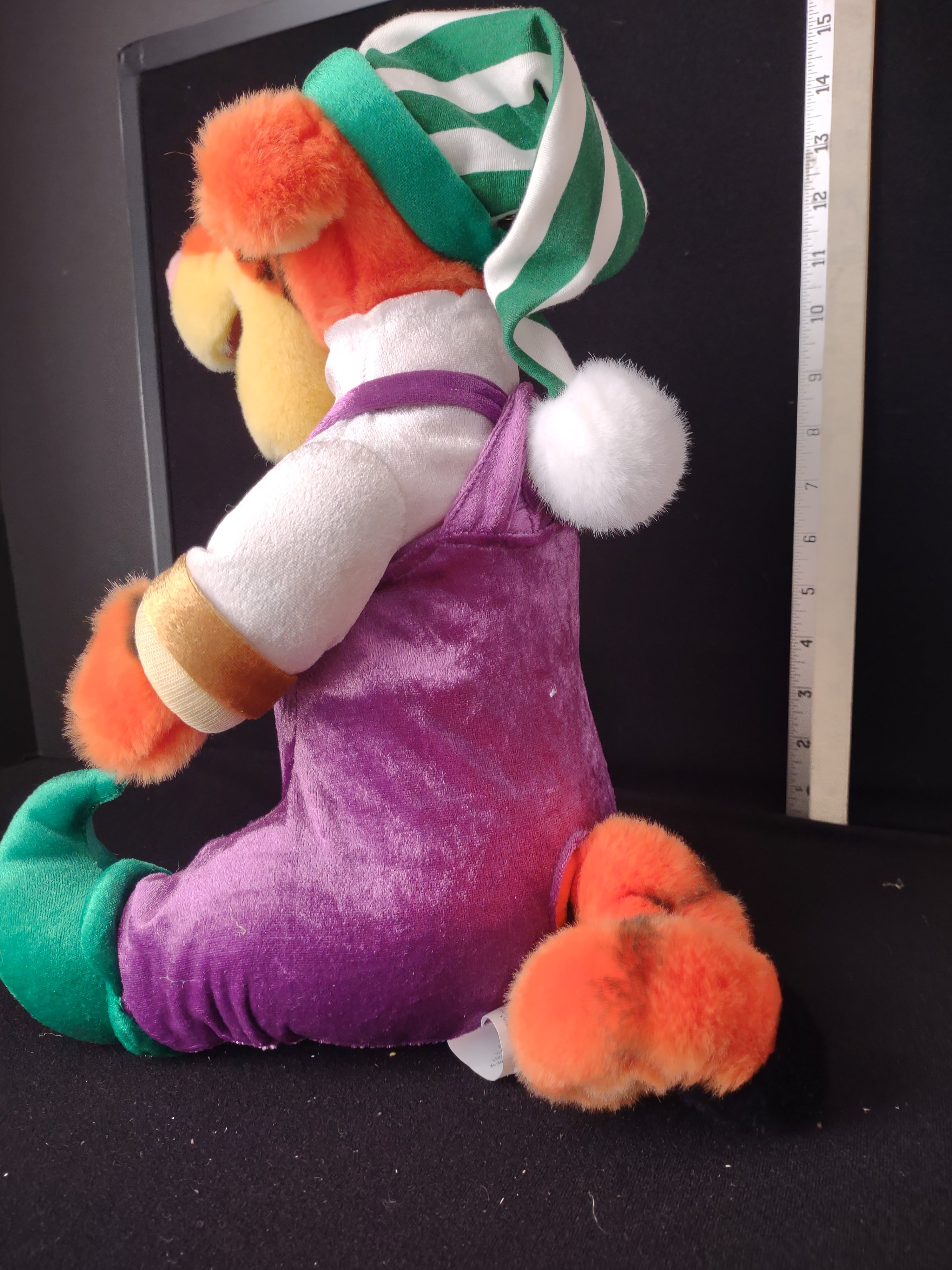 Christmas Disney Plush Stuffed Tigger Toy (lot 2361)