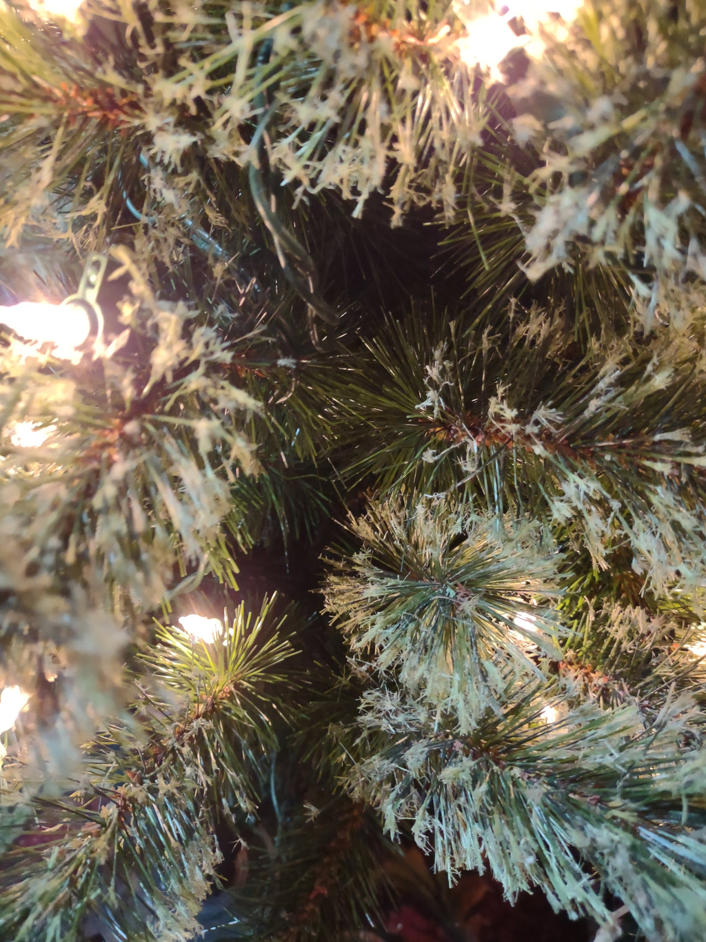 Christmas Artificial7 Ft Fluffy Pre-Lit Pencil Green Tree (lot 3380)