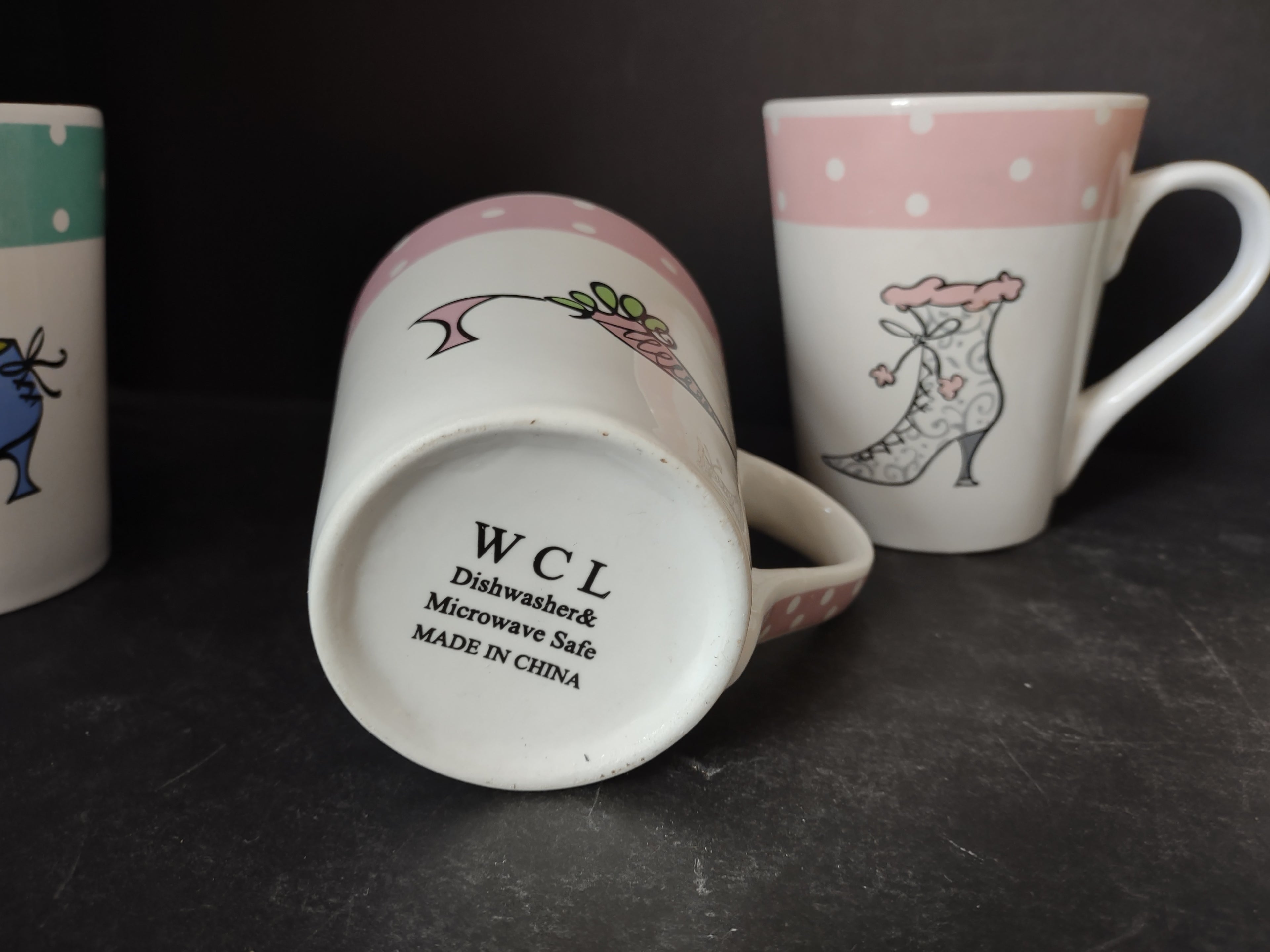 Set of 4 Latte Mugs with Shoe Design Polka Dot (lot 5259)