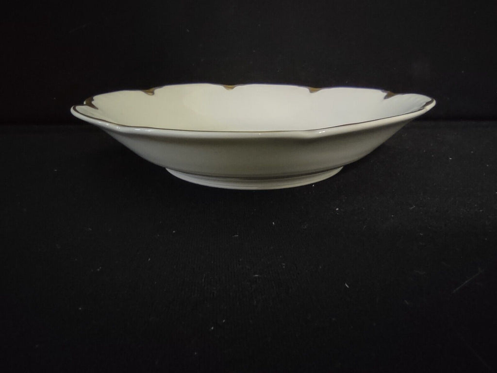 Haviland Limoges White Coupe Salad Plate 7-1/2" Gold Trim (lot 308)