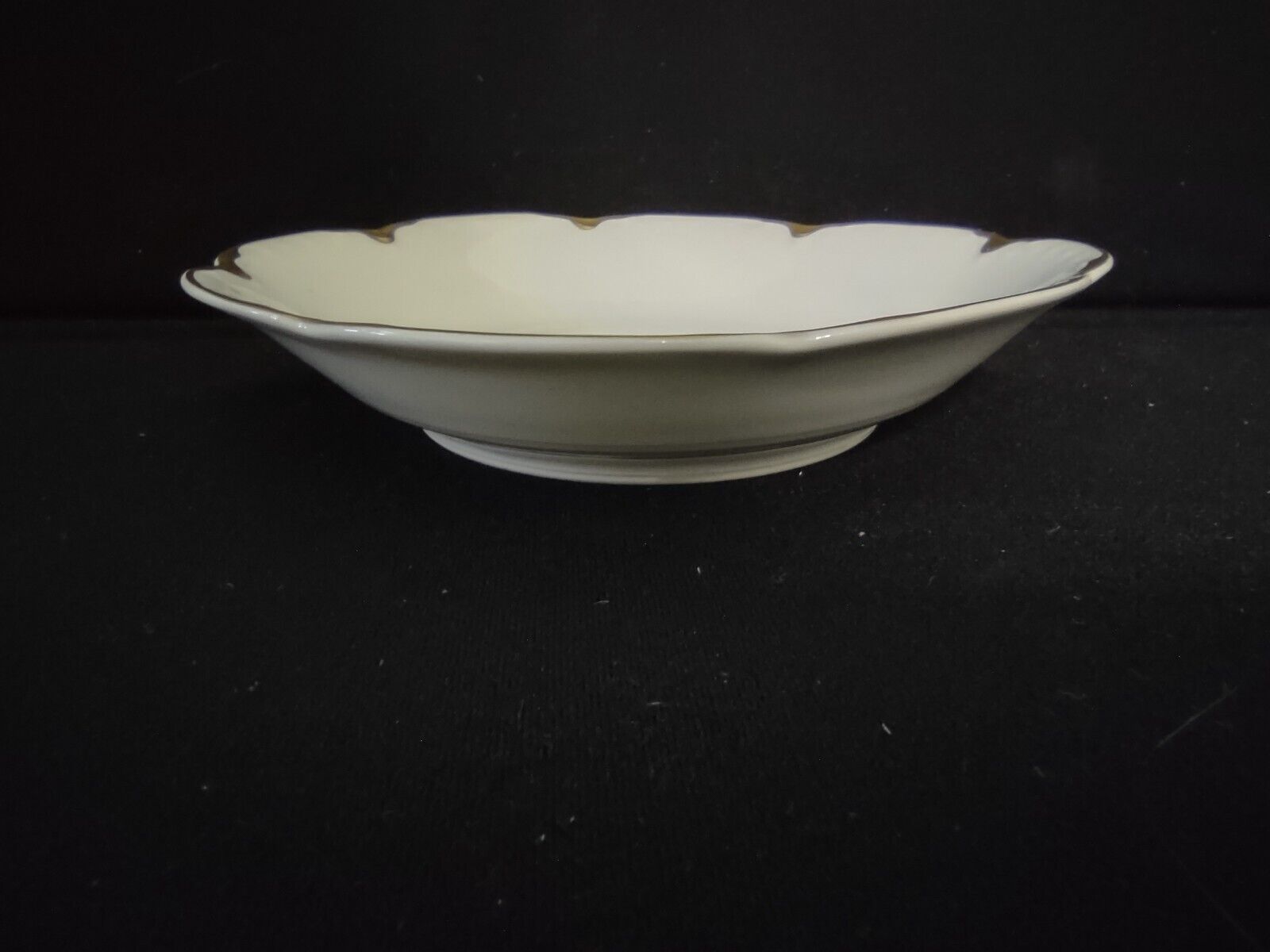 Haviland Limoges White Coupe Salad Plate 7-1/2" Gold Trim (lot 308)