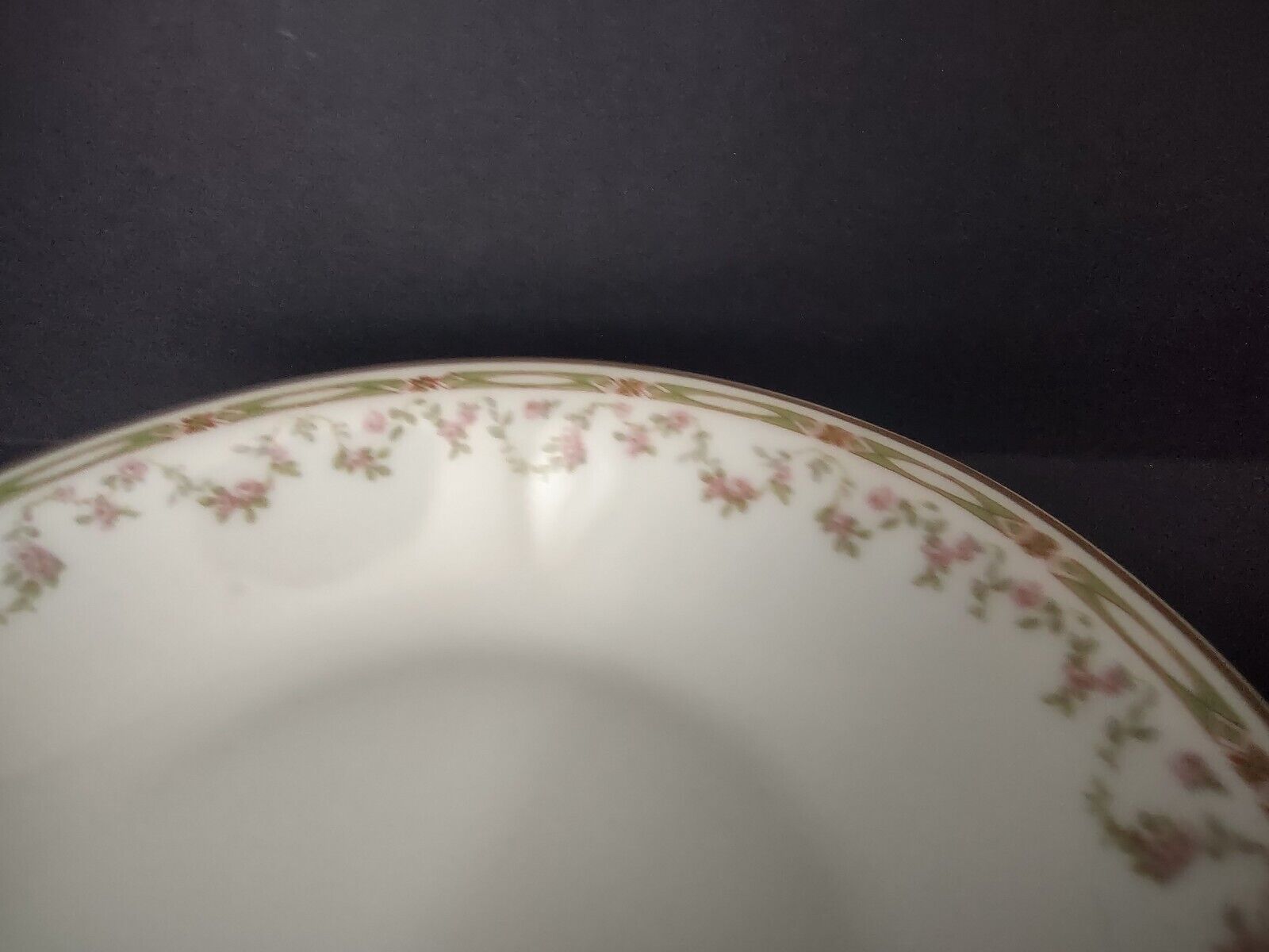Haviland Limoges Schleiger 346 Red Rose 3 x Coupe Soup Plate 7-1/2" (lot 544)