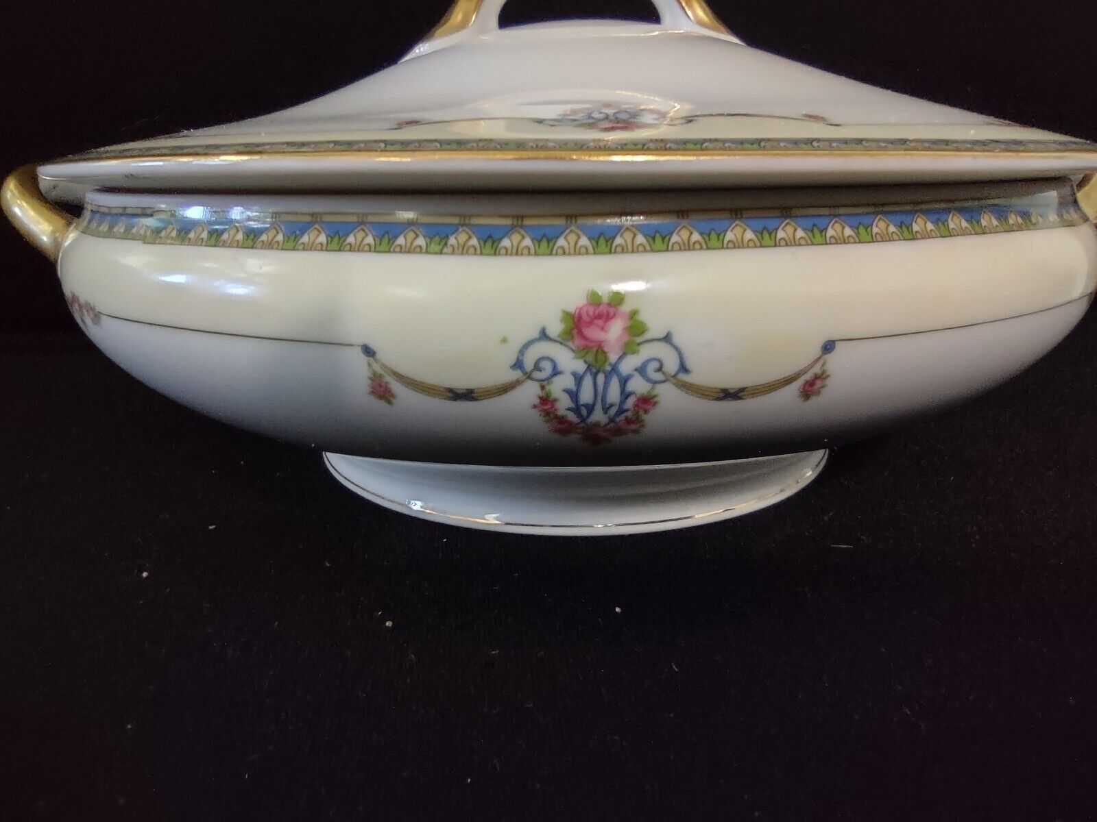 Noritake Laureate Round Covered Vegetable Soup Tureen Dish Gold Trim (lot 302)