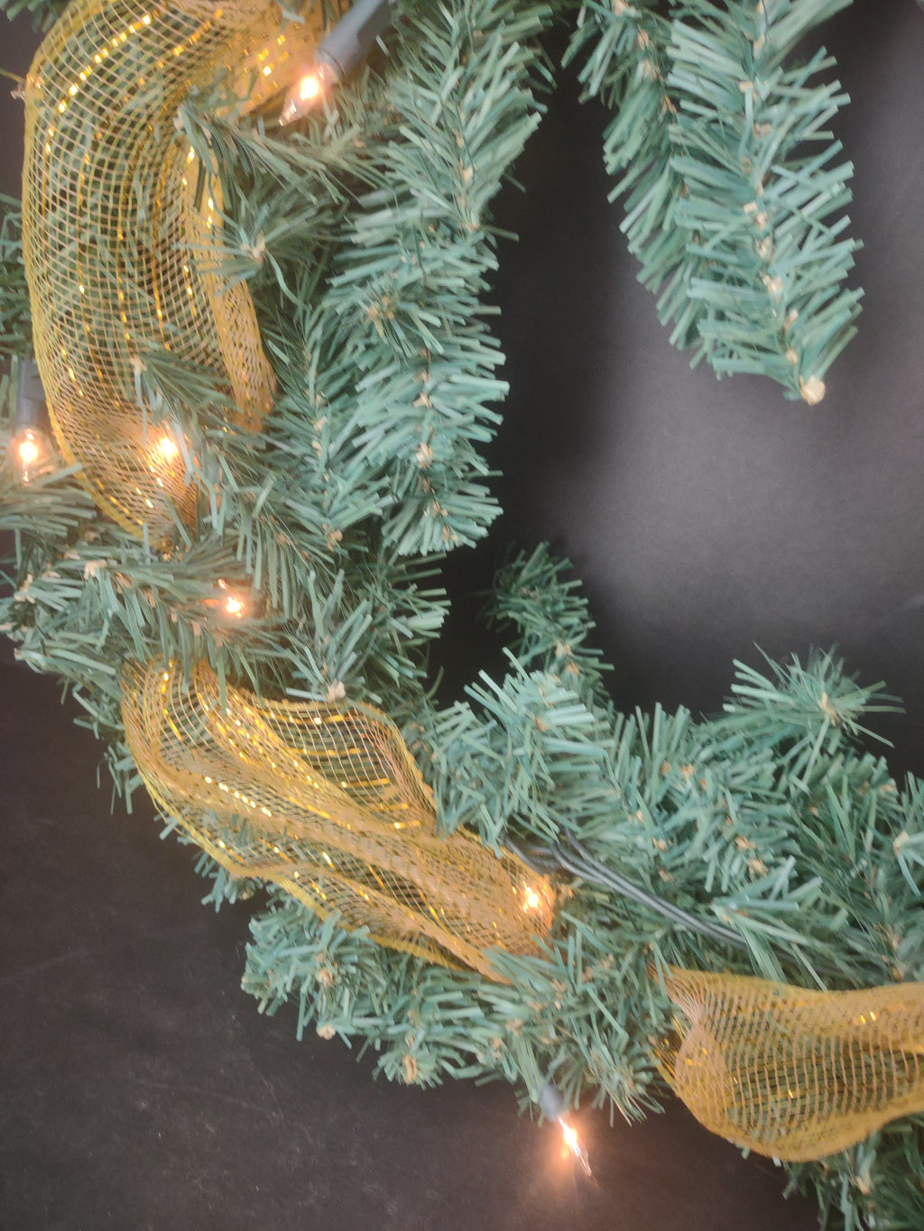 Vintage Christmas Artificial Light Up Green Wreath Gold Ribbon 18" (lot 1326)