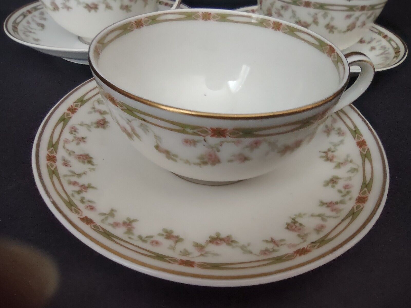 Haviland Limoges Schleiger 346 Red Rose 3 x Tea Cup (lot 542)
