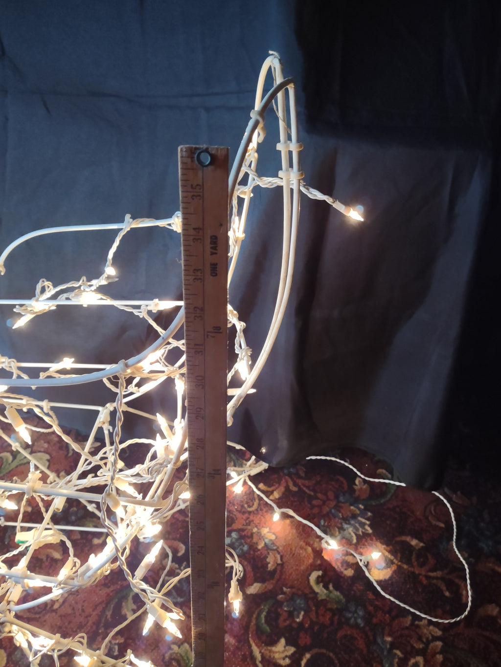 Vintage Christmas Santa Sley White Outdoor MOSTLY Lights Up (lot 3482)