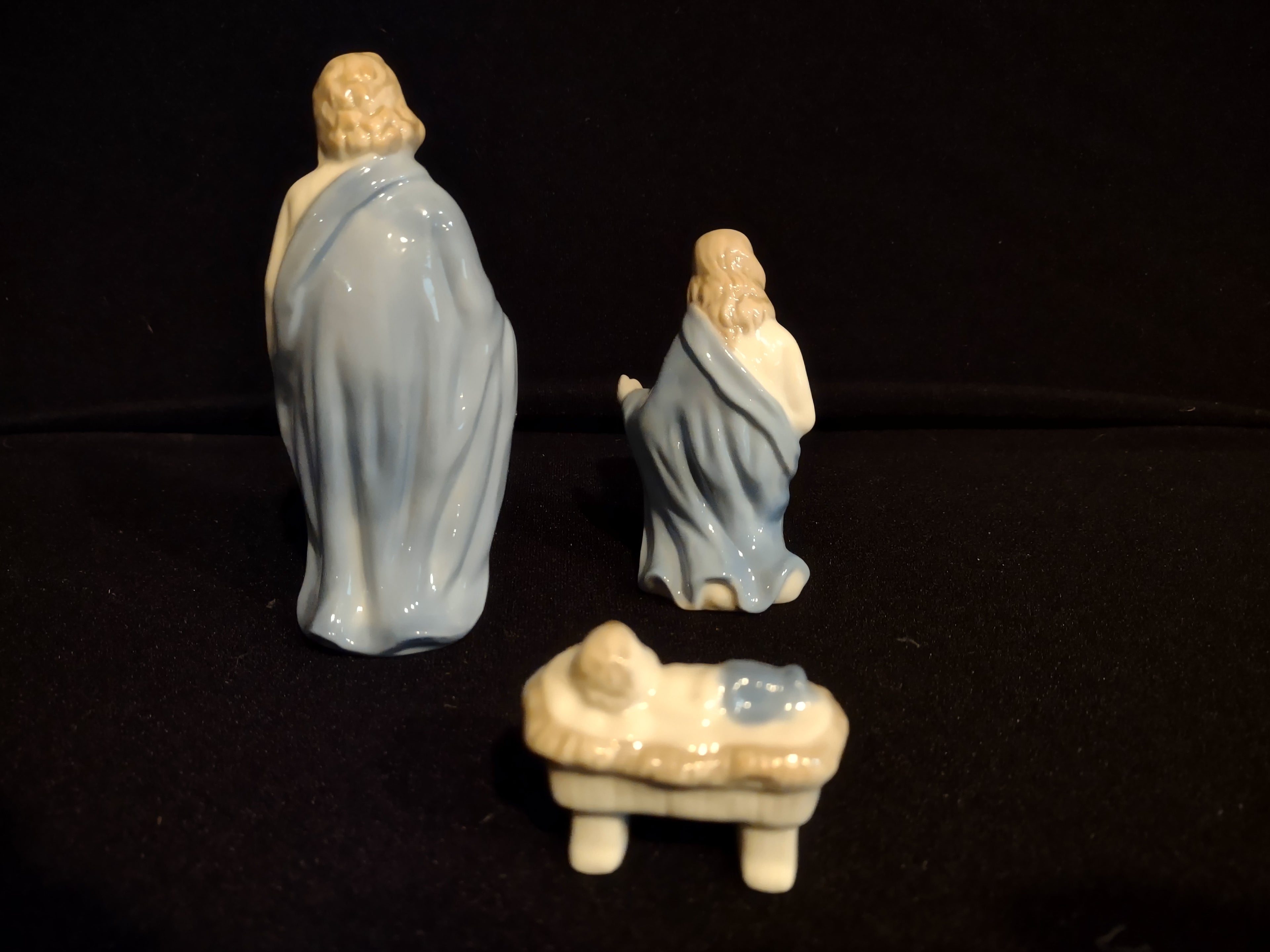Vintage Christmas Nativity Sanmyro Japan Blue White Mary Joseph Baby (lot 2443)