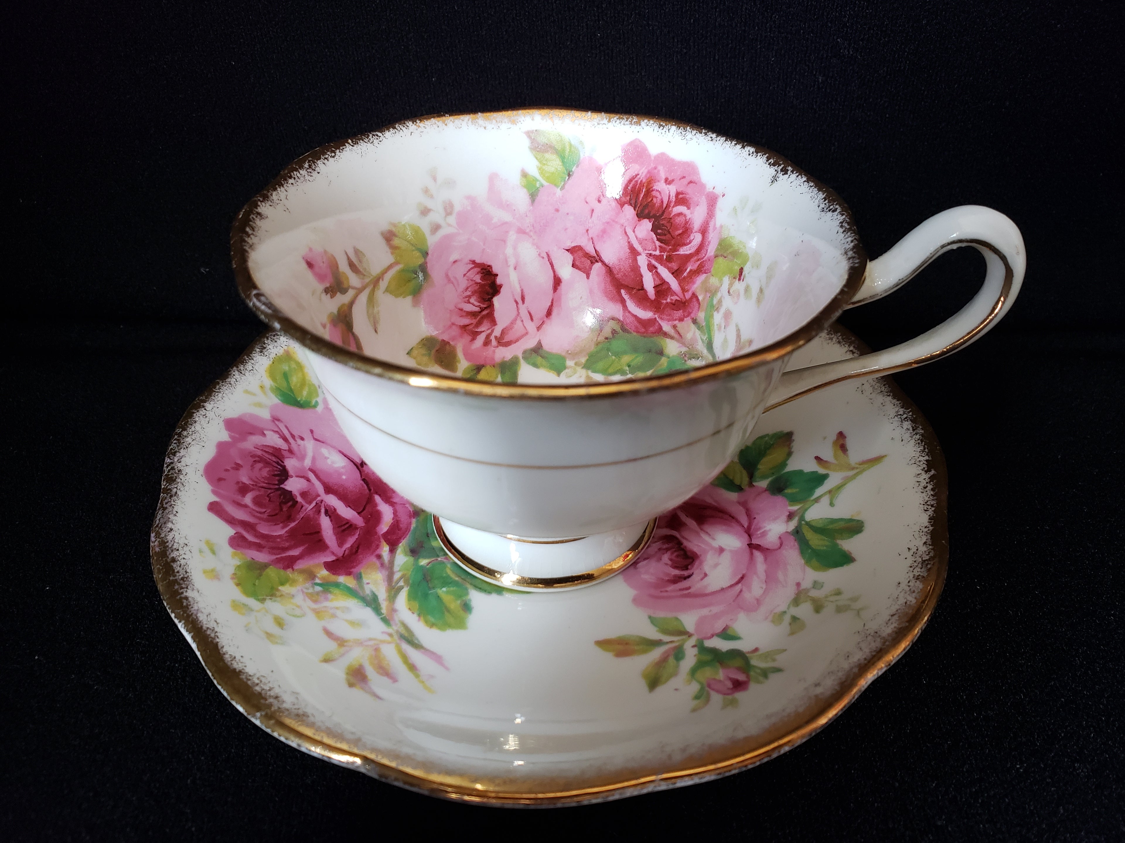 Vintage Royal Albert American Beauty Tea Cup with Saucer (lot 2048)