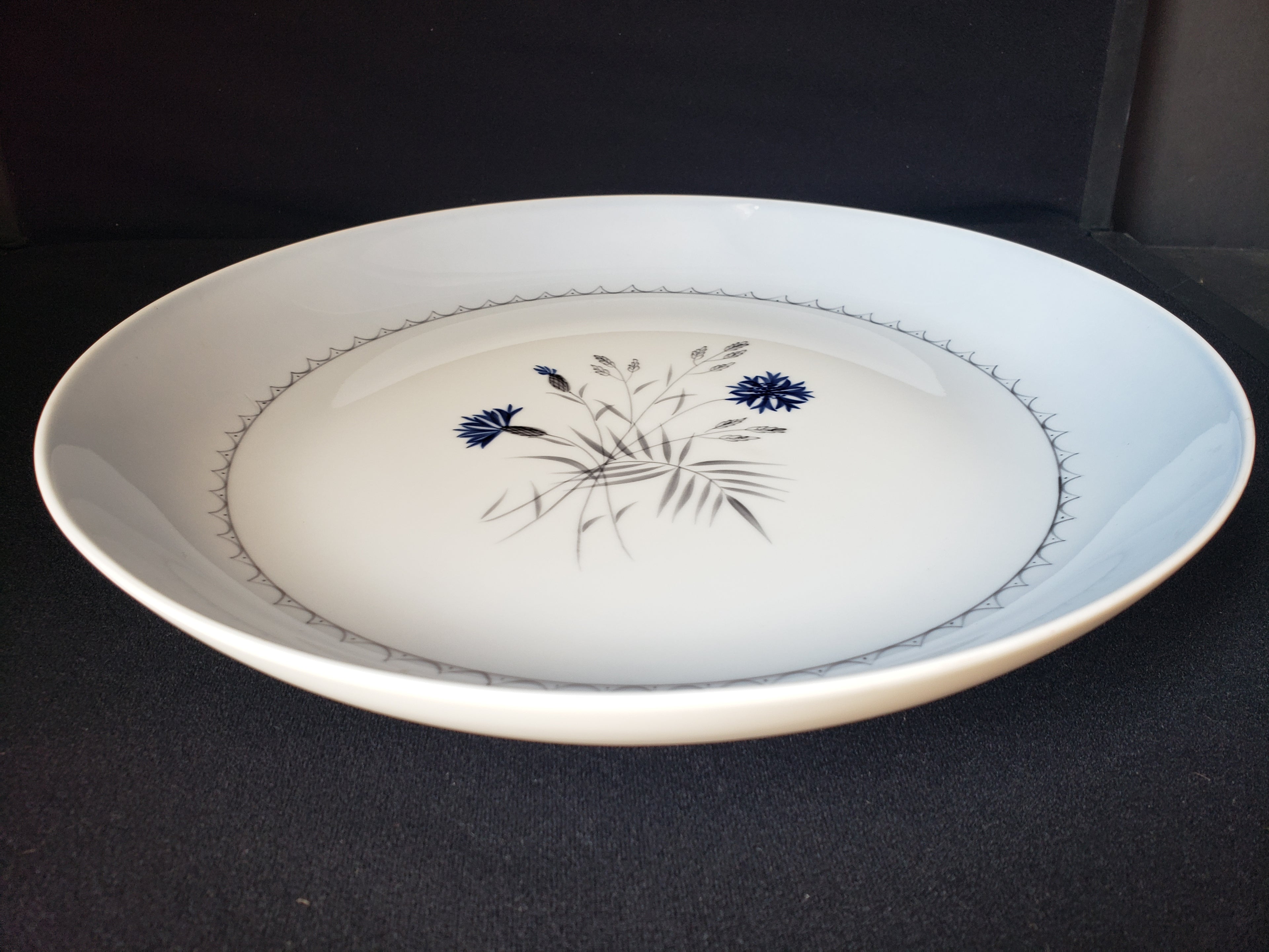 B & G Kyobenhavn Denmark Serving Platter Blue White Flower 12-1/2" (lot 2200)