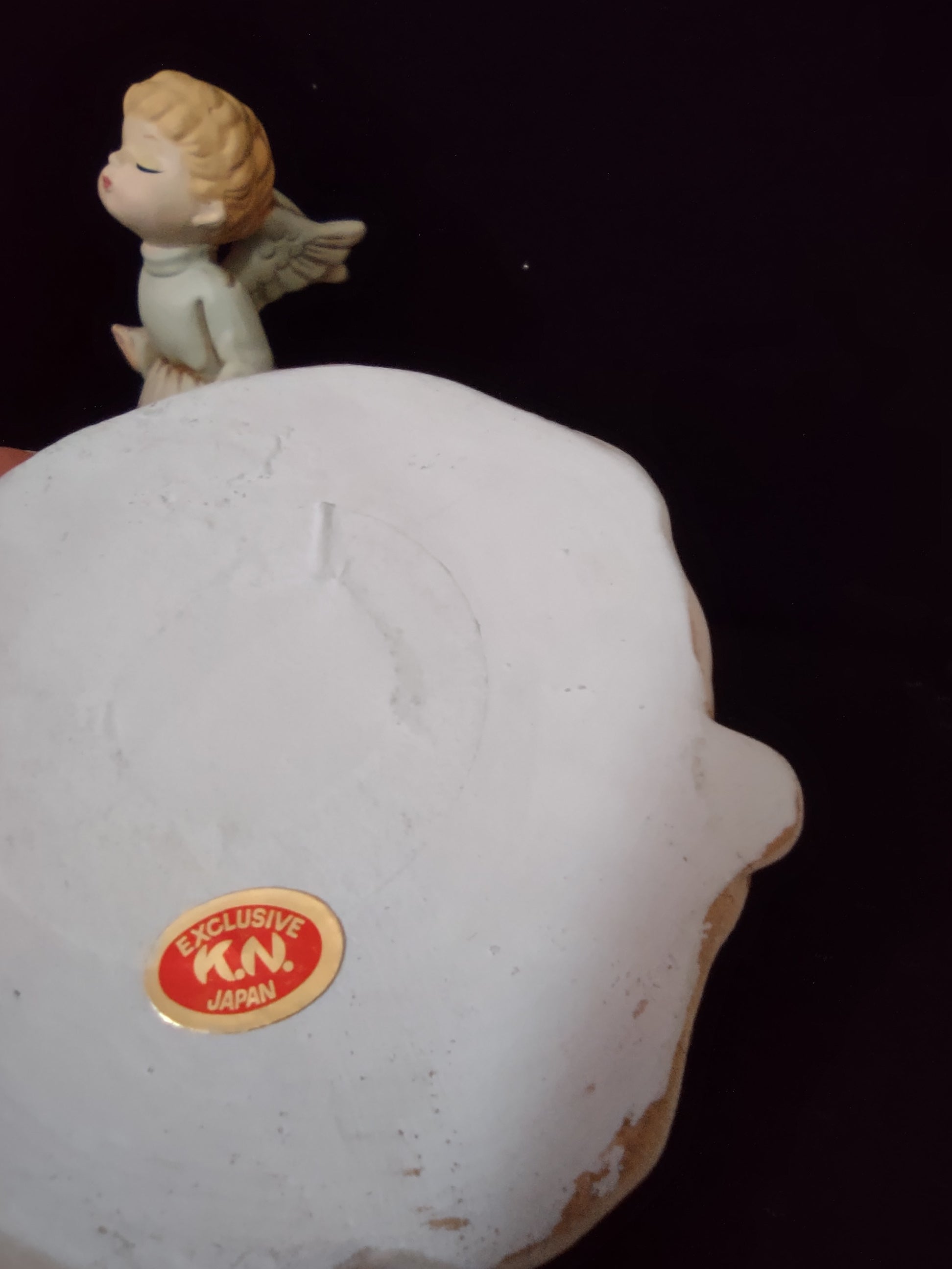 Vintage Ceramic Kissing Angels Japan Musical Where Do I Begin (Lot 3979)