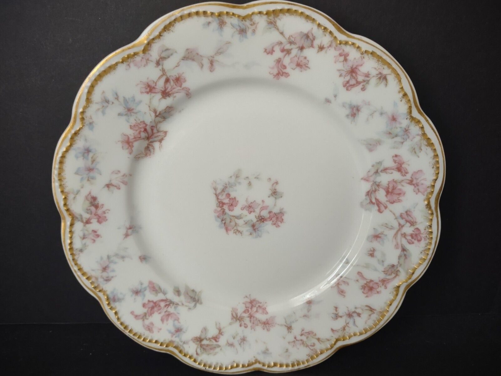 Haviland Limoges France Double Gold Trim Dessert Plate Flower (lot 635)