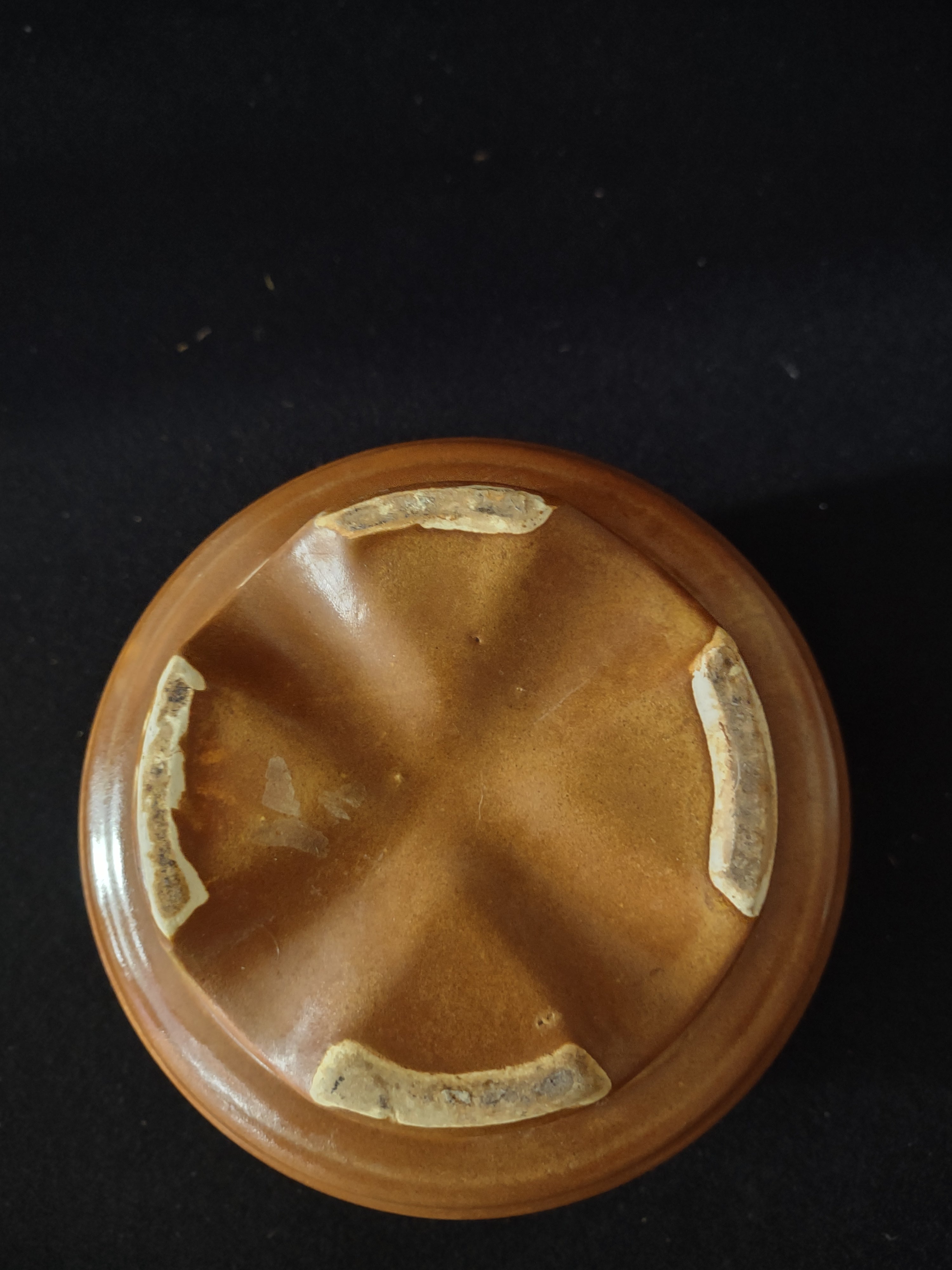 Vintage Round Pottery Brown Four Footed Planter (Lot 3547)