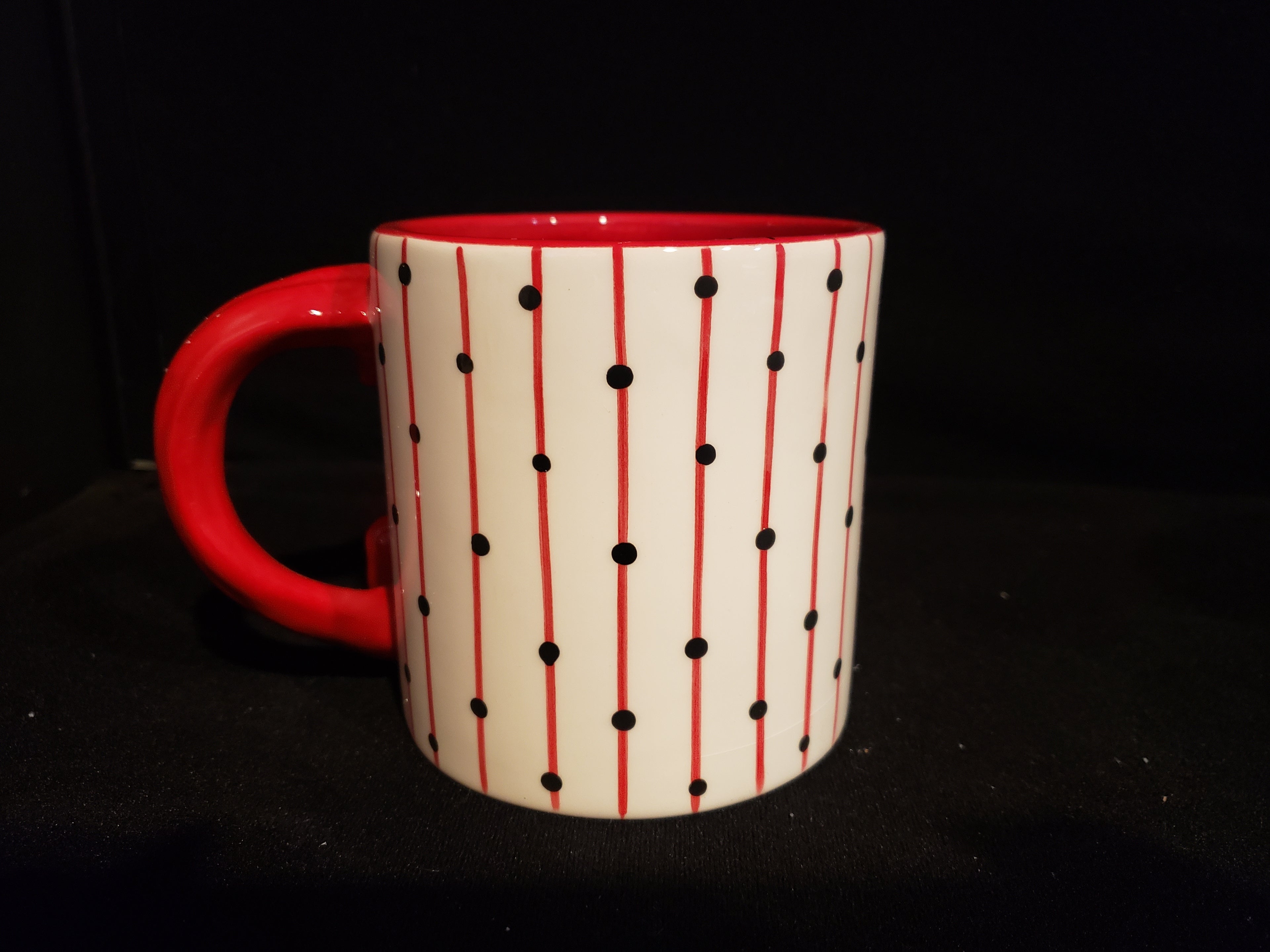 Boyds Home 3 D Red White Black Kitty Mugs set of 4 (lot 2386)