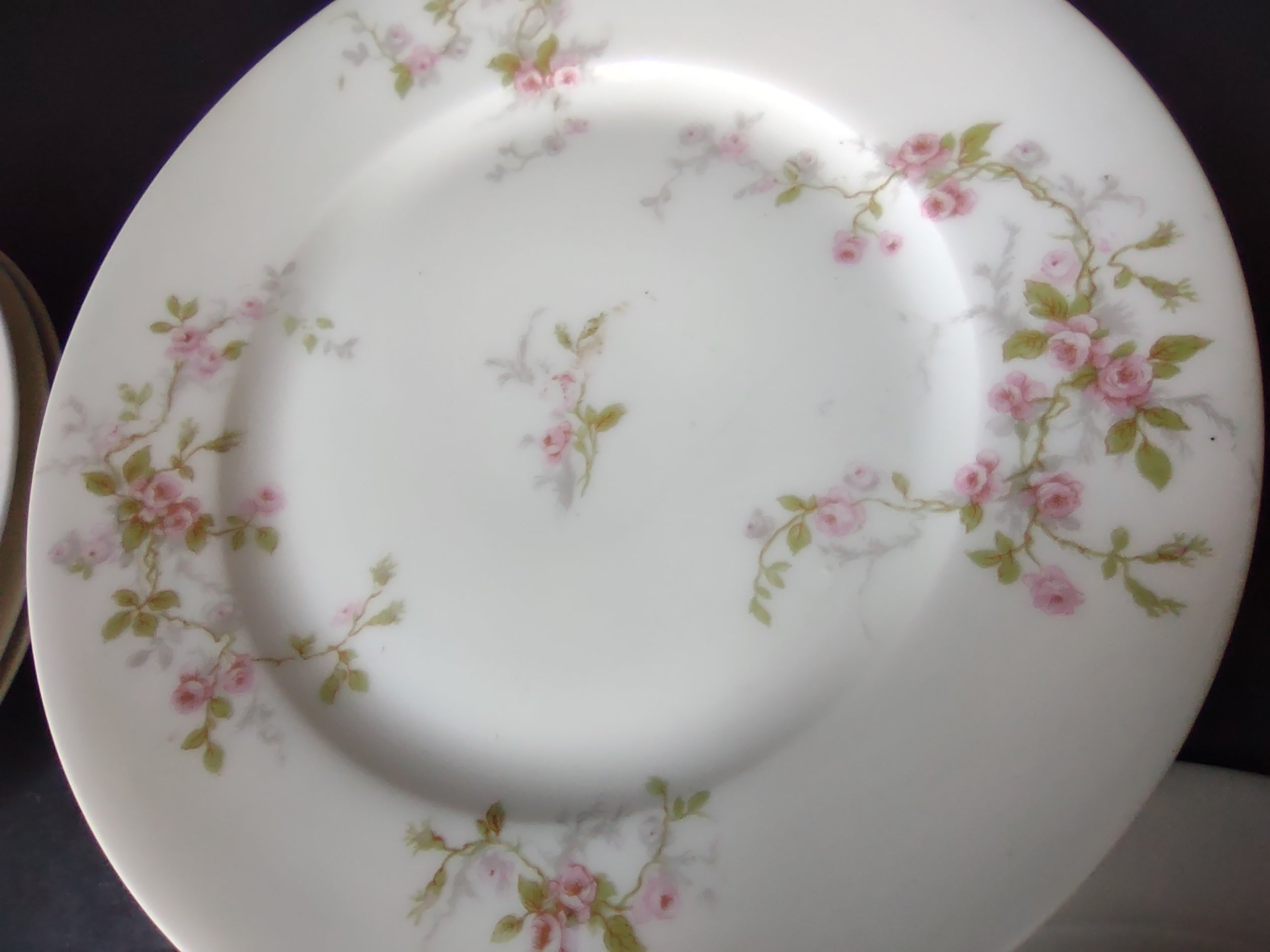 Haviland Limoges 4 x Salad/Dessert & 4 x Bread/Butter Plate Grey Moss (lot 919)