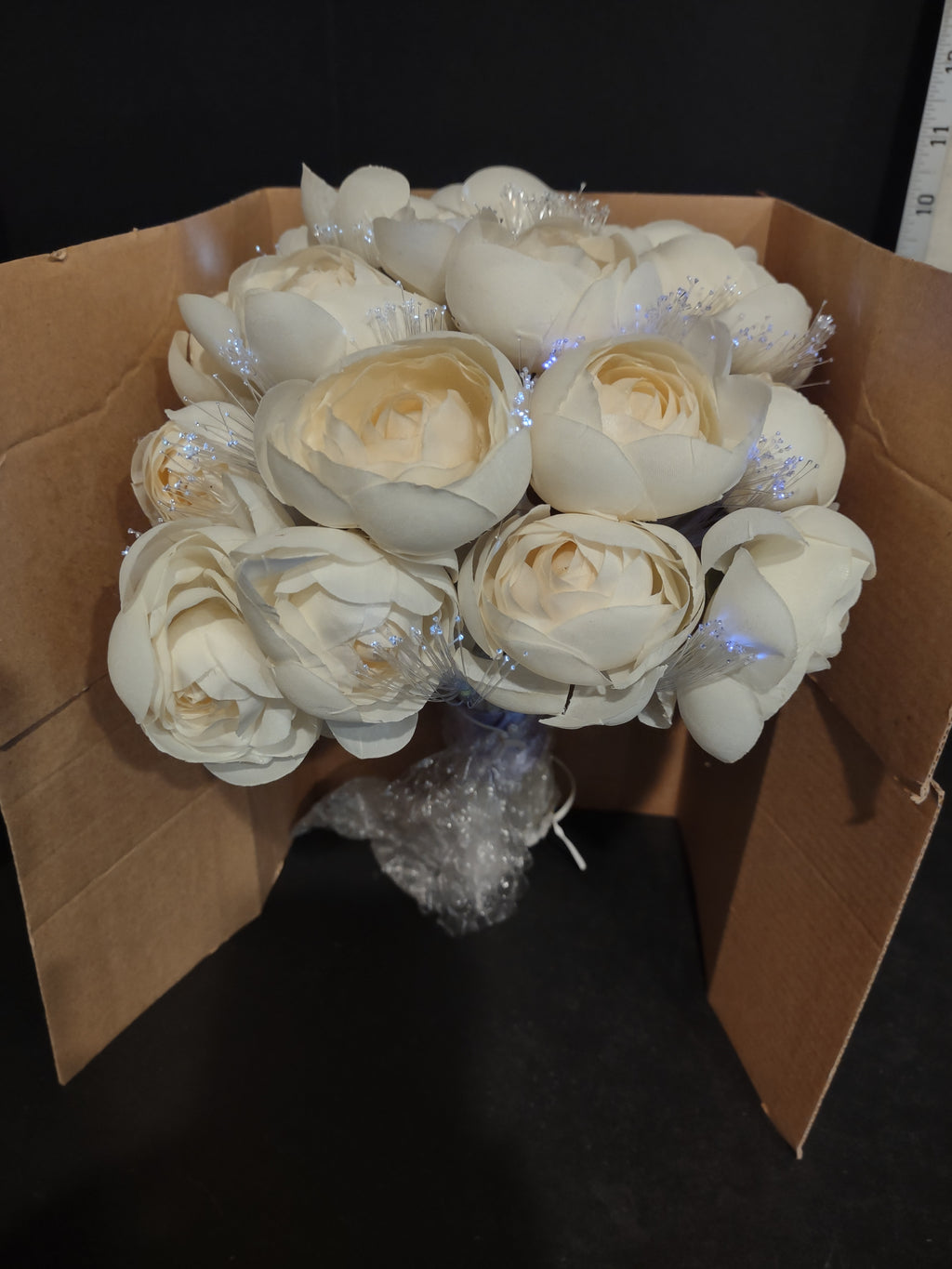 Avon Valentine's Day Fiber Optic Bouquet Flowers White Ranunculus (lot 2553j)