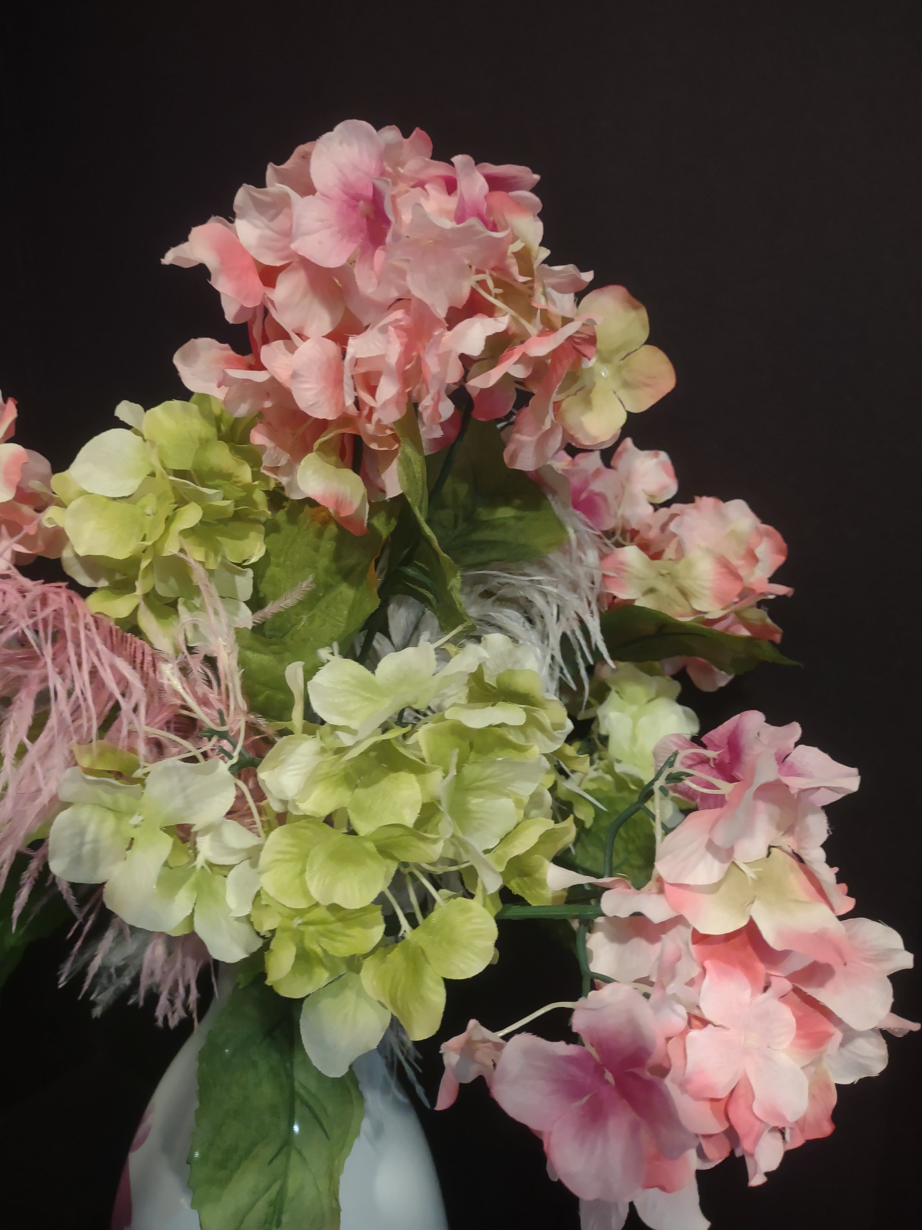 Valentine's Day Spring White Vase Pink Green Flower Feather (lot 1486)
