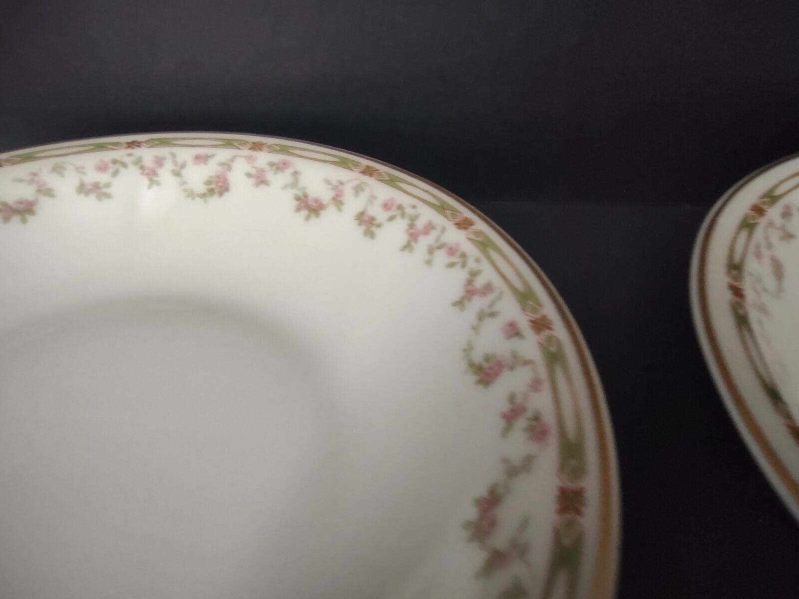 Haviland Limoges Schleiger 346 Red Rose 3 x Coupe Soup Plate 7-1/2" (lot 544)