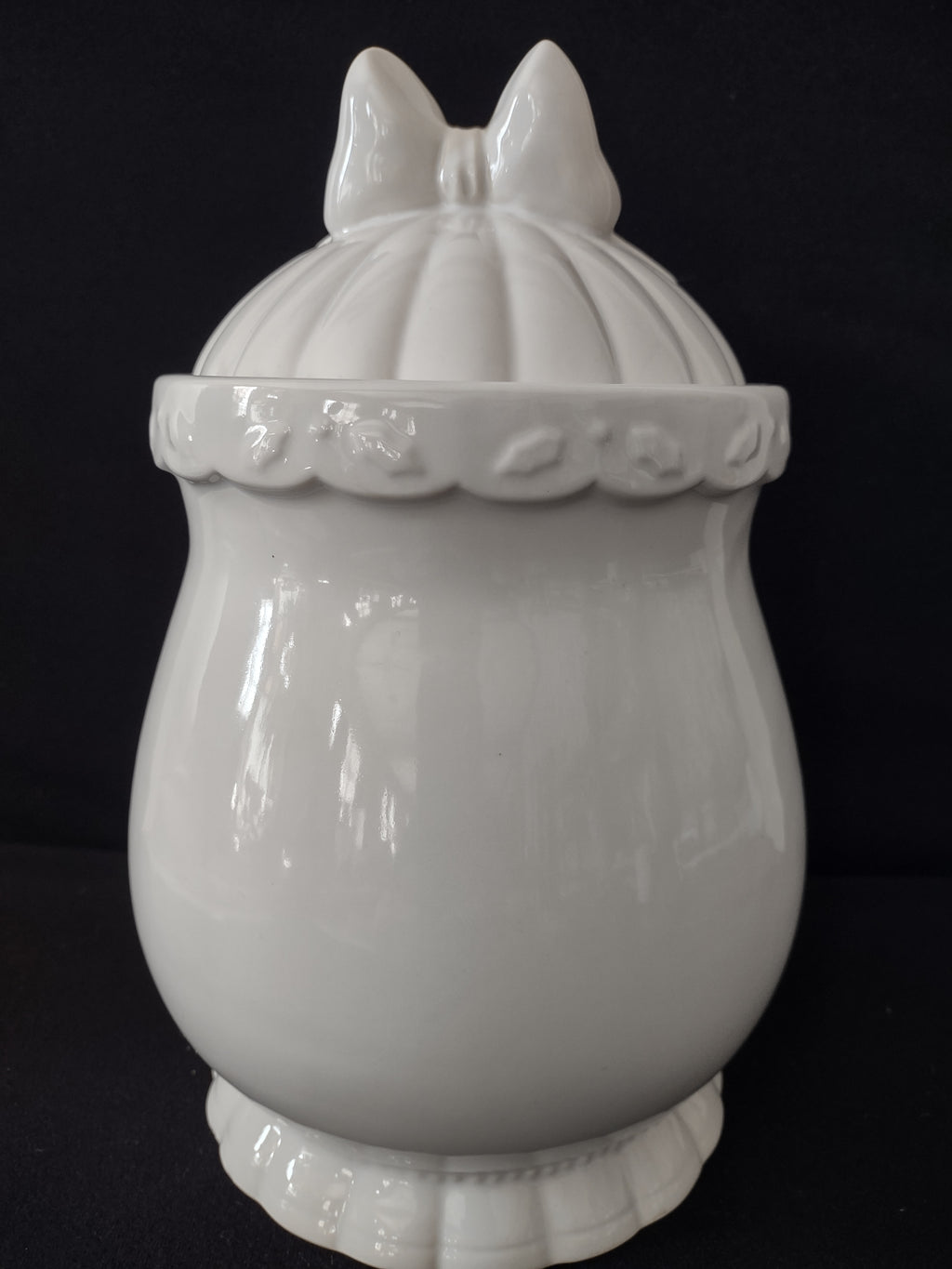Vintage Precious Moments Happy Holly Days Christmas Cookie Jar (Lot 4047)