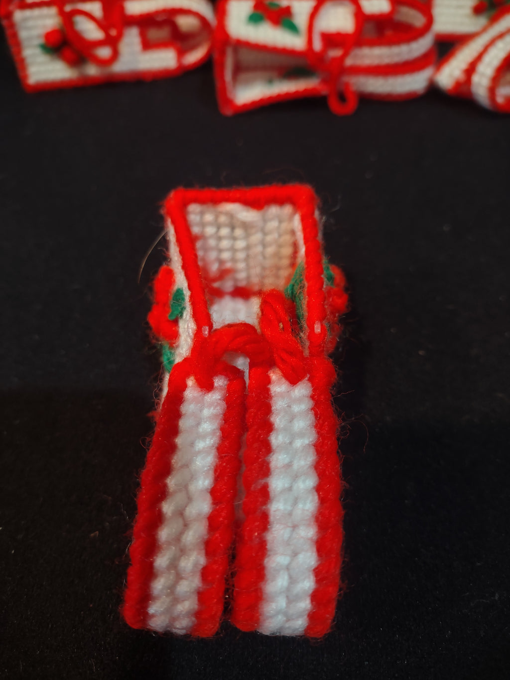 Handmade Christmas Decoration Ornament Plastic Carousel Basket Sleigh (Lot4545