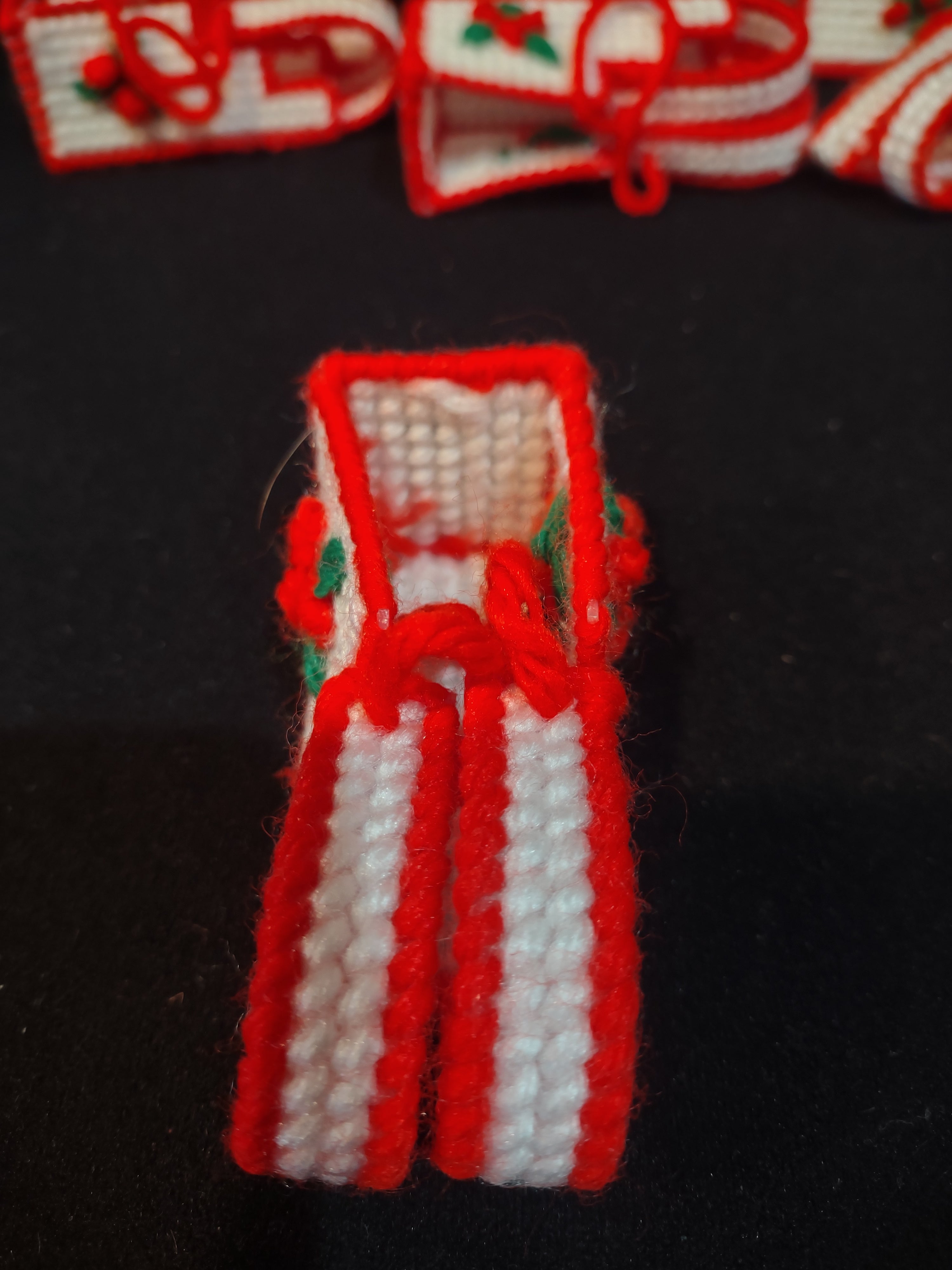 Handmade Christmas Decoration Ornament Plastic Carousel Basket Sleigh (Lot4545
