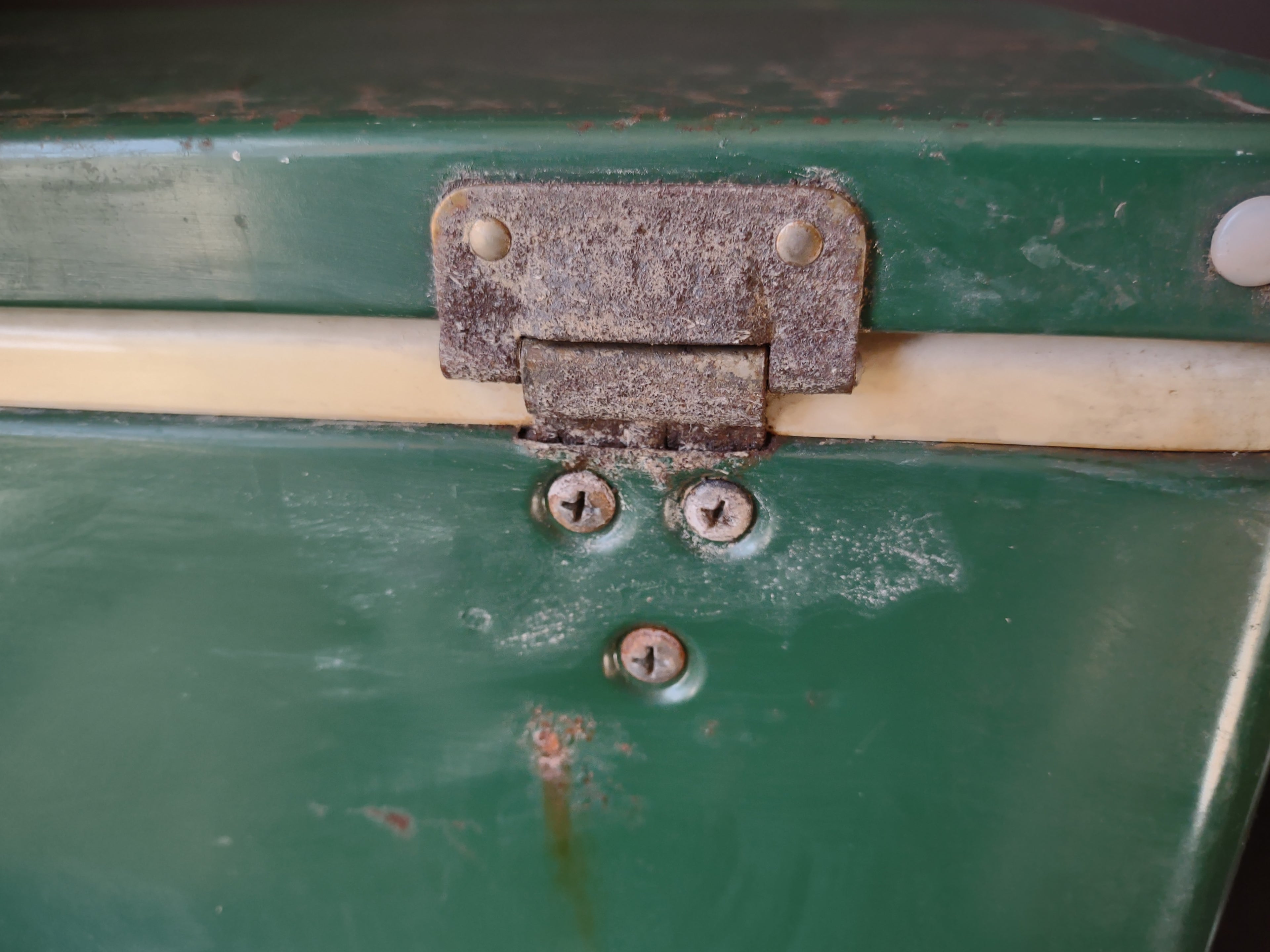 Vintage Coleman Cooler Green Metal 1970s Some RUST (lot 5028)