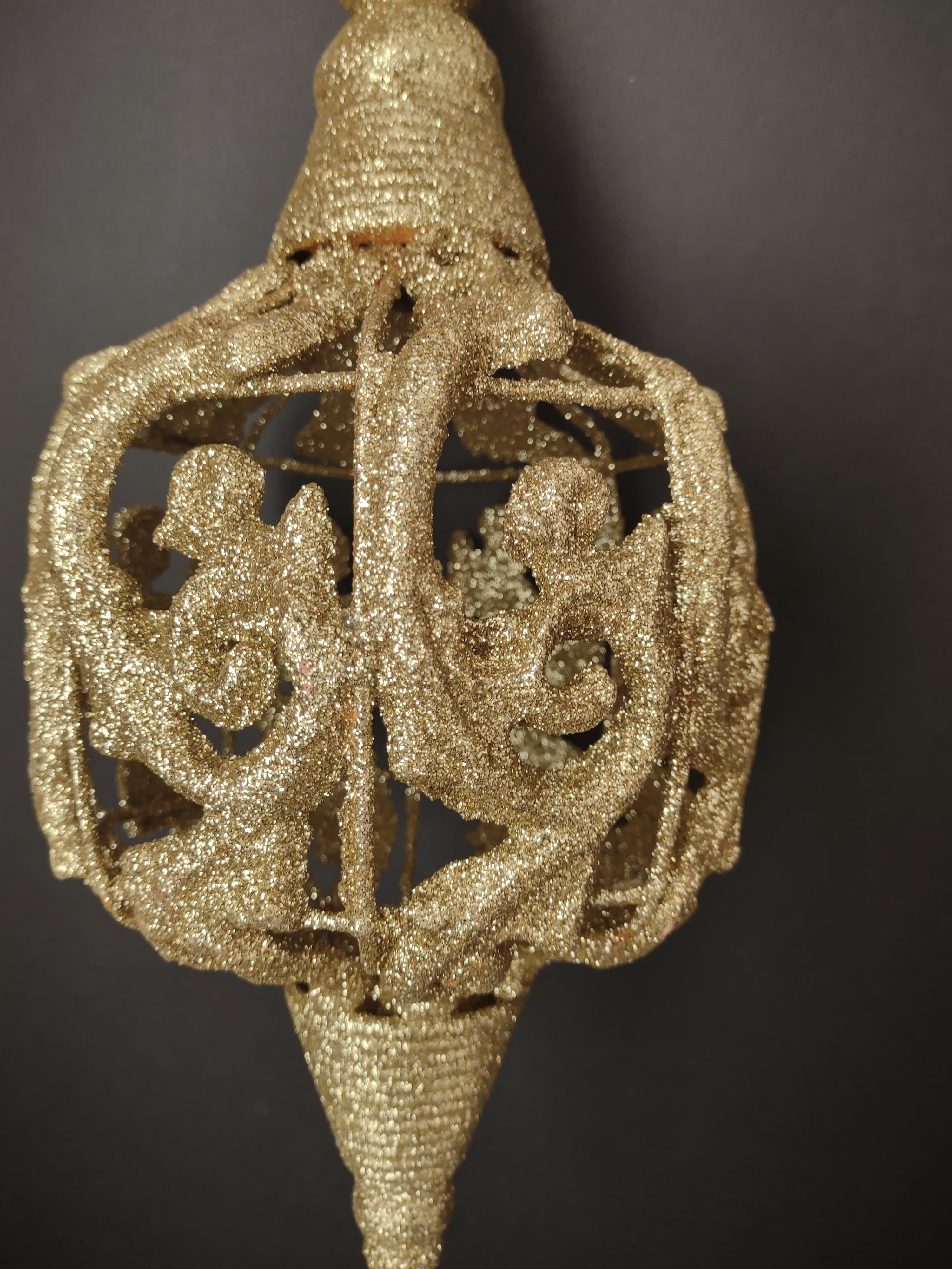 Christmas Holiday Large Ornate Golden Ornament (lot 1286)