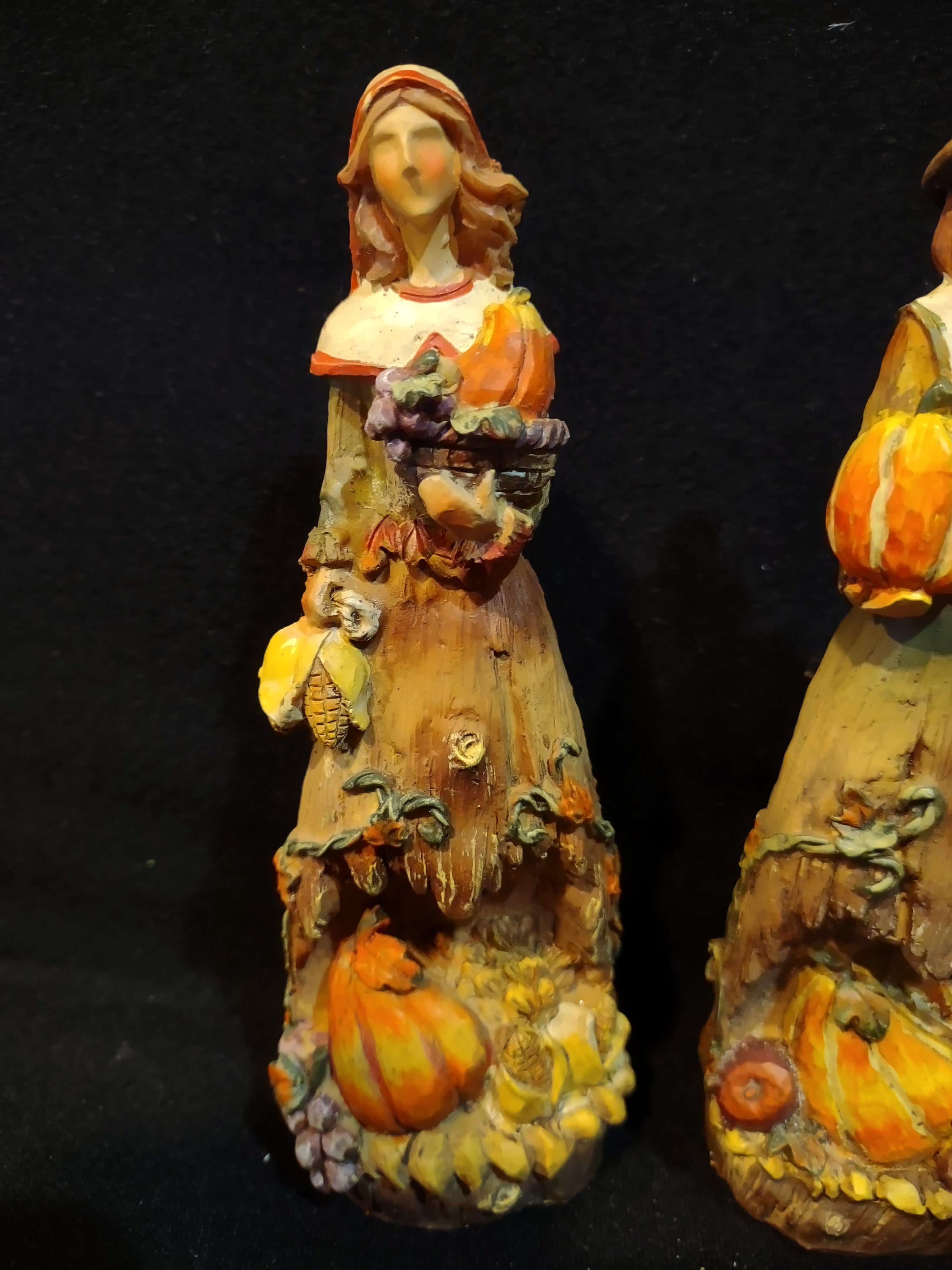 Thanksgiving Holiday Pilgrim Family Pumpkins Grapes Corn Wheat (Lot 4609)