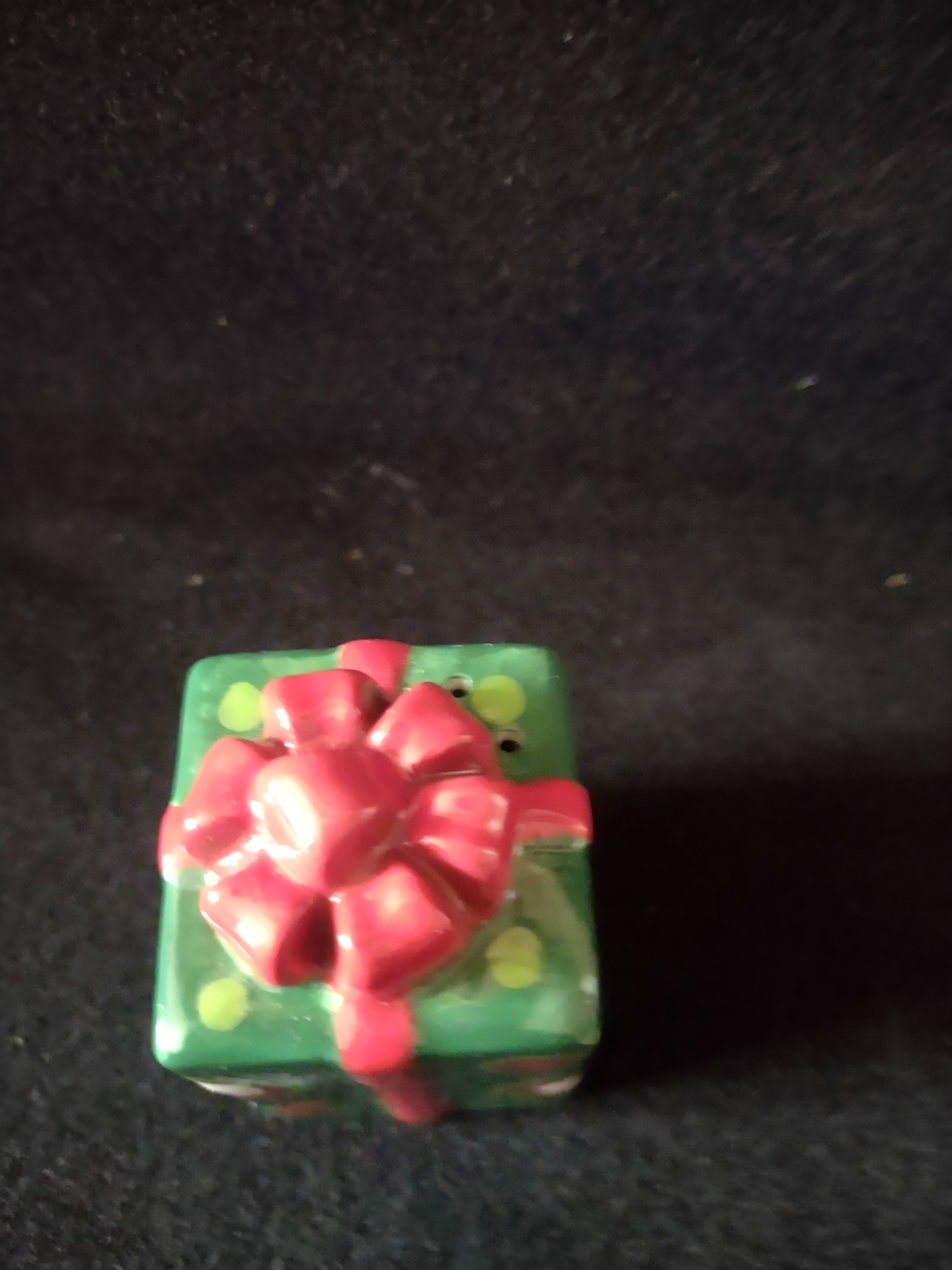 Vintage Christmas Fitz Floyd Santa Claus Present Salt Pepper Shaker (Lot 4677)