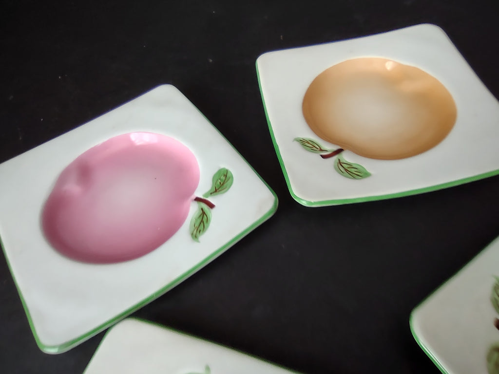 England Chelsea Set of 4 Small Square plates Apple Design (lot 1132)