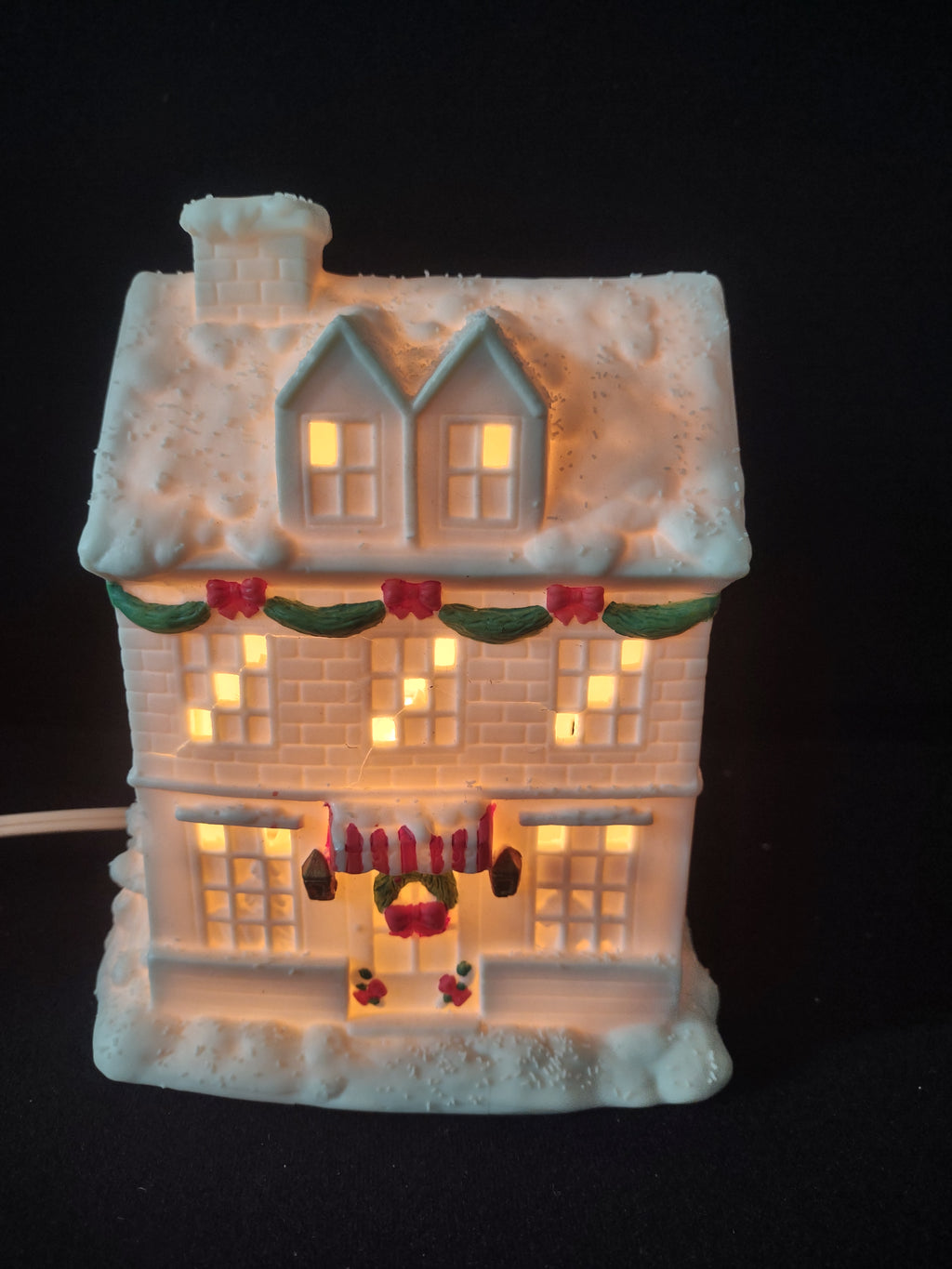 Vintage Thrift Drug Winter Wonderland Village Porcelain Light Up House (Lot 3597