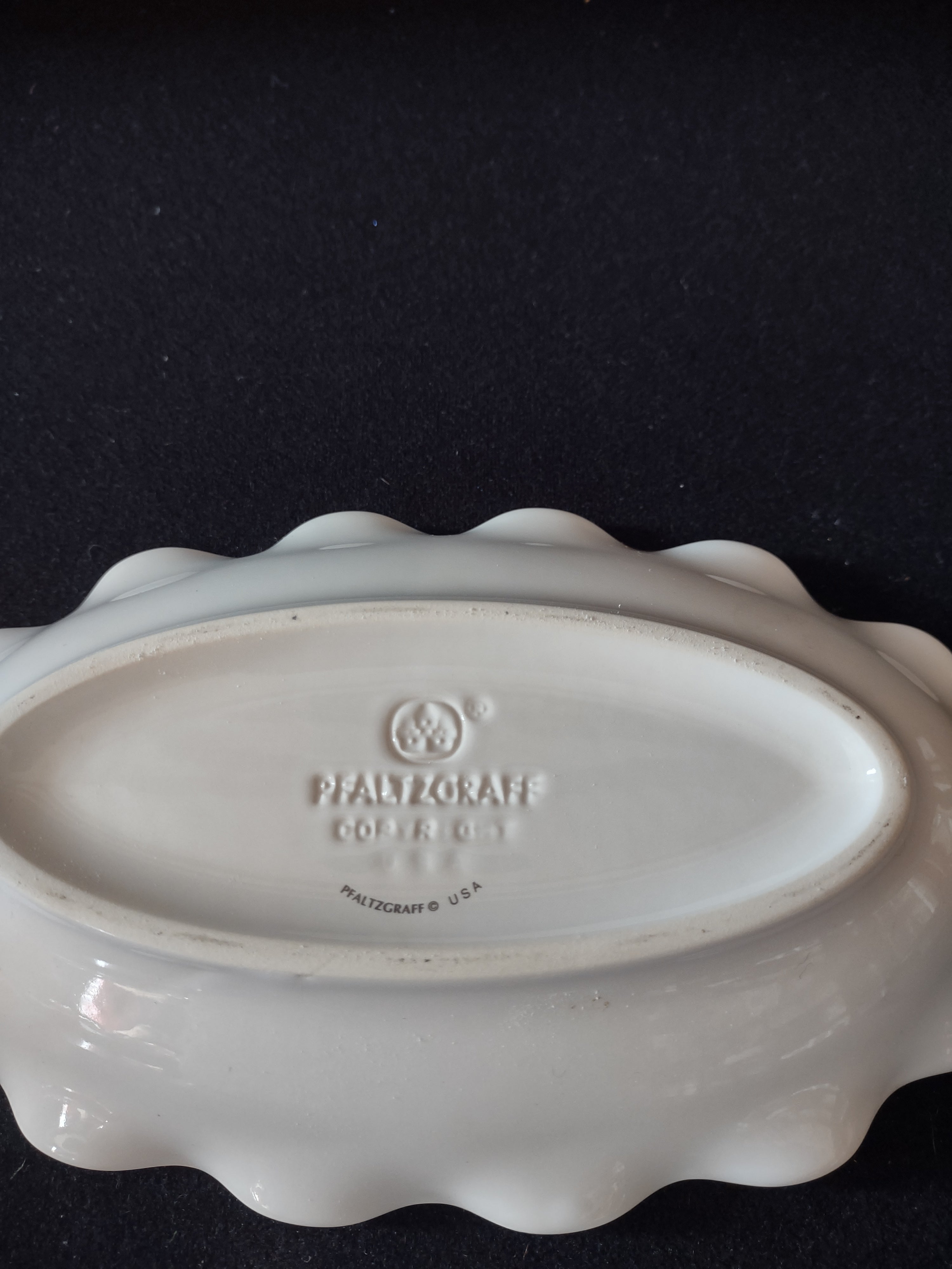 Vintage Pfaltzgraff 9" Oval Fluted Relish Dish April Pattern Flowers (Lot 5029)