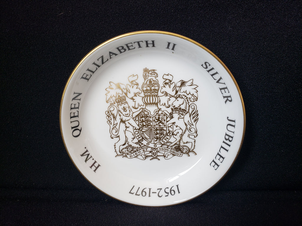 Vintage Royal Worcester H.M. Queen Elizabeth II Jubilee Dish 4-1/2" (lot 2085)