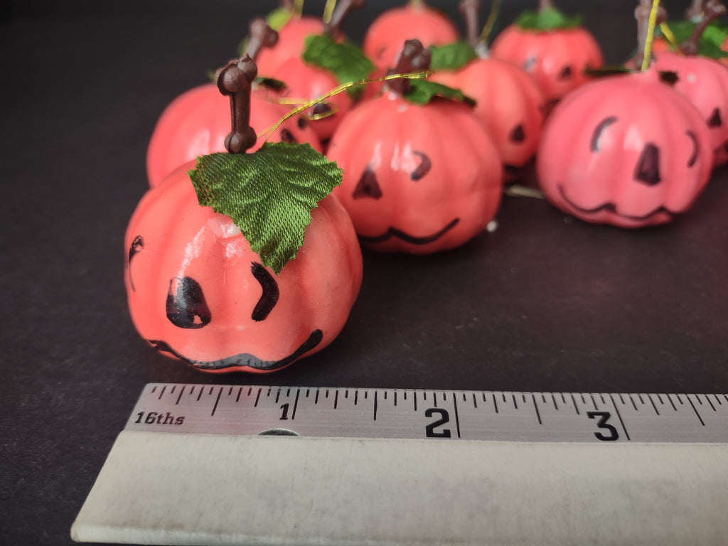 13 x Halloween Plastic Small Pumpkin Hanging Ornaments (lot 1144)
