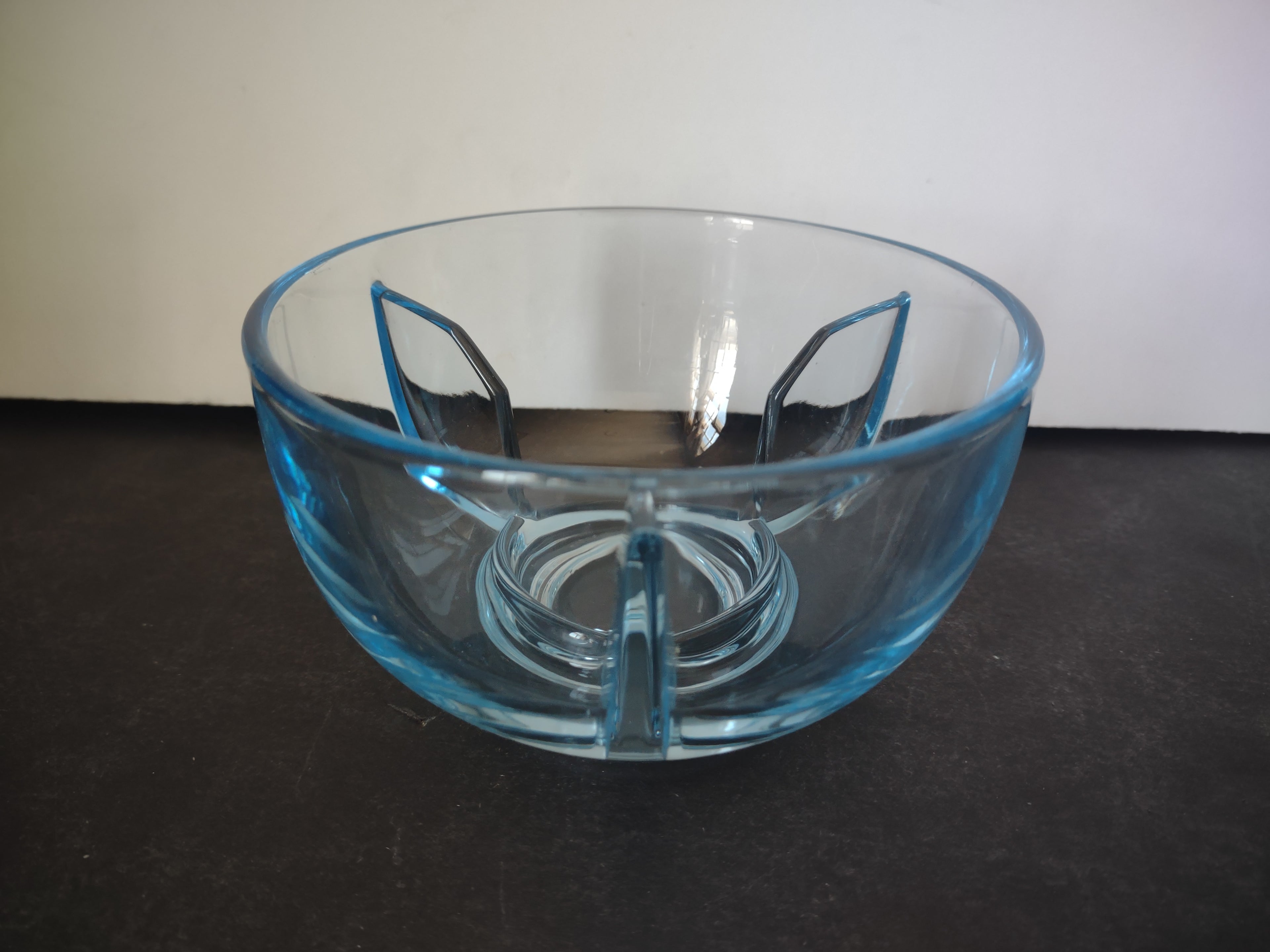 Set of 4 Blue Glass Sea Food Serving Bowl (lot 2716)