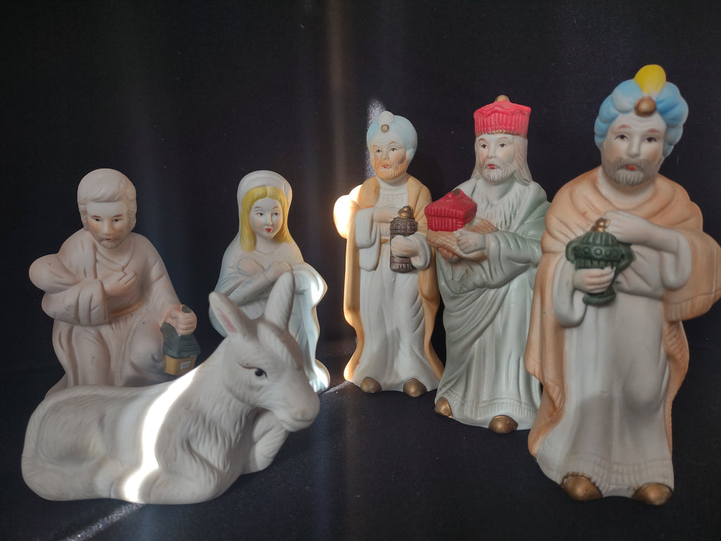 Vintage Christmas Porcelain Nativity Set NO BABY JESUS (lot 2437)