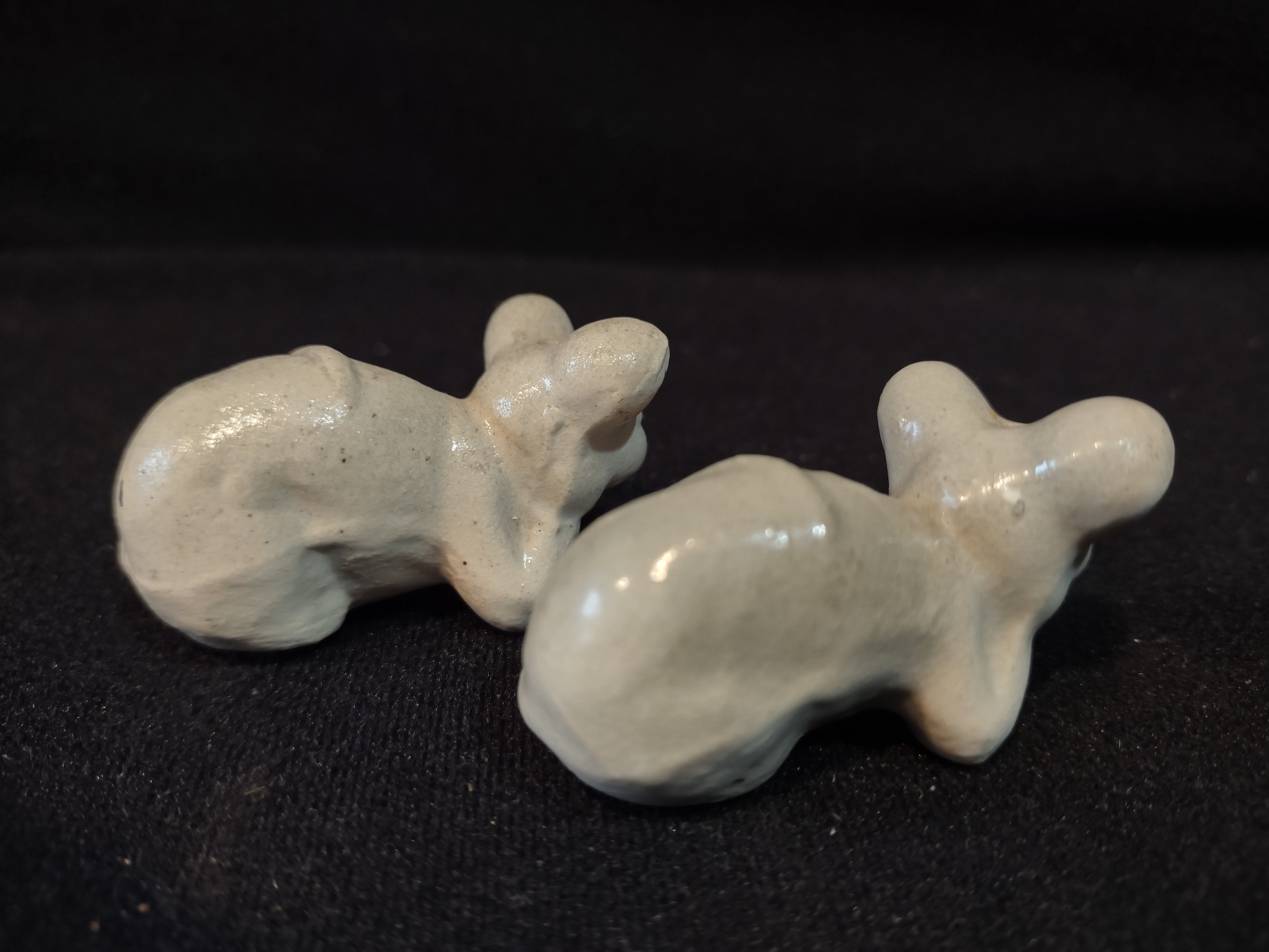Vintage Japan Ceramic Salt and Pepper Shaker Mouse Mice Really Small (lot 5369)