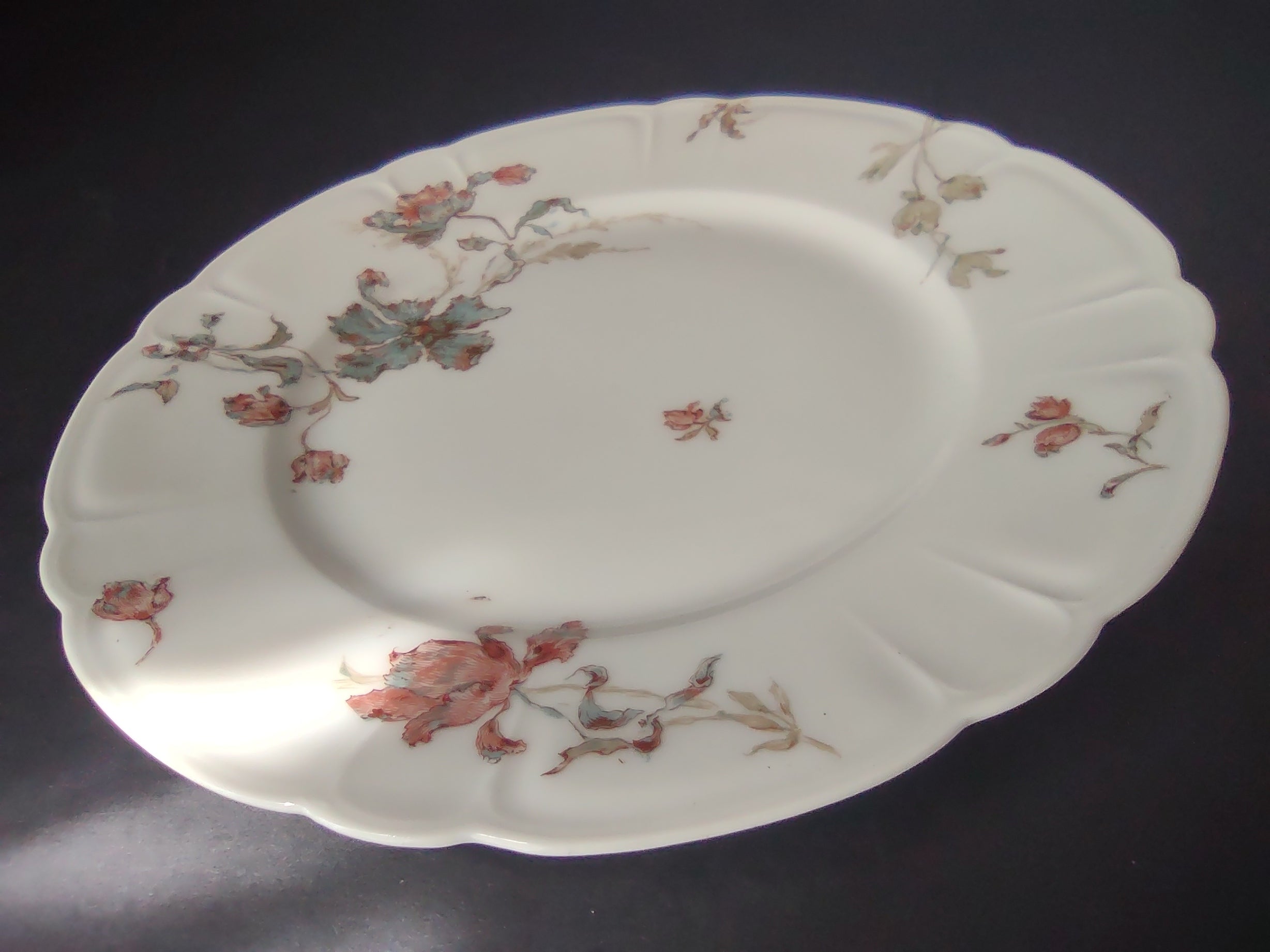 Antique 1889 Haviland Limoges Blue Red Flower Luncheon Plate (lot 949)