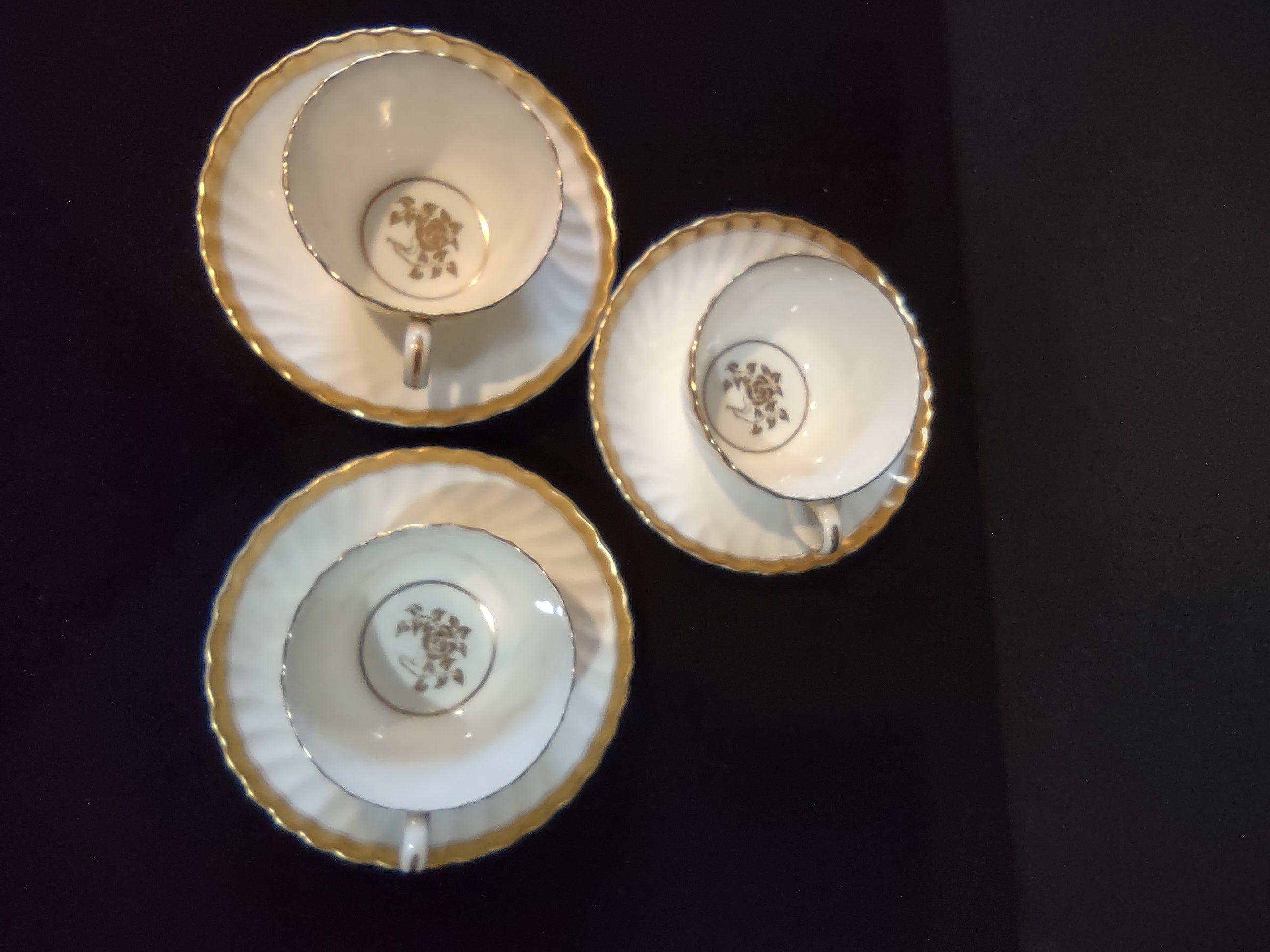 Vintage Minton Gold Rose Tea Cup Saucer Bone China Gold Trim x 3 (Lot 5430)