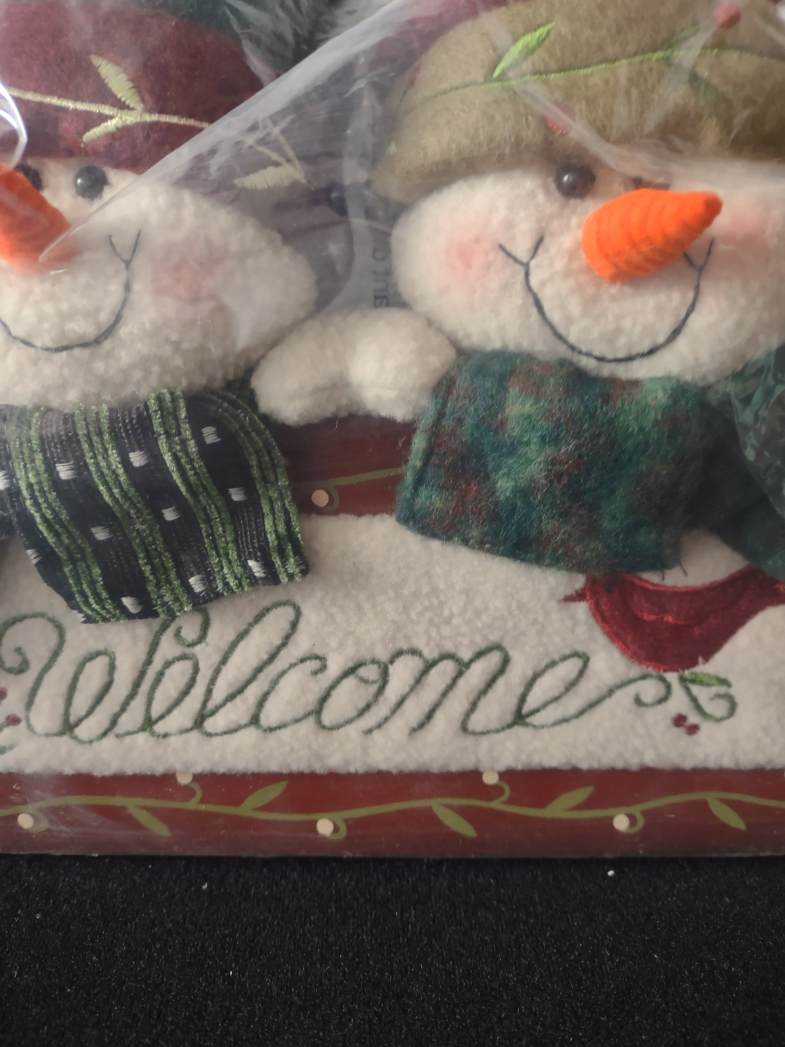 Christmas Winter Plush Snowmen Hats Scarves Welcome Wall Hanging (Lot 4621)